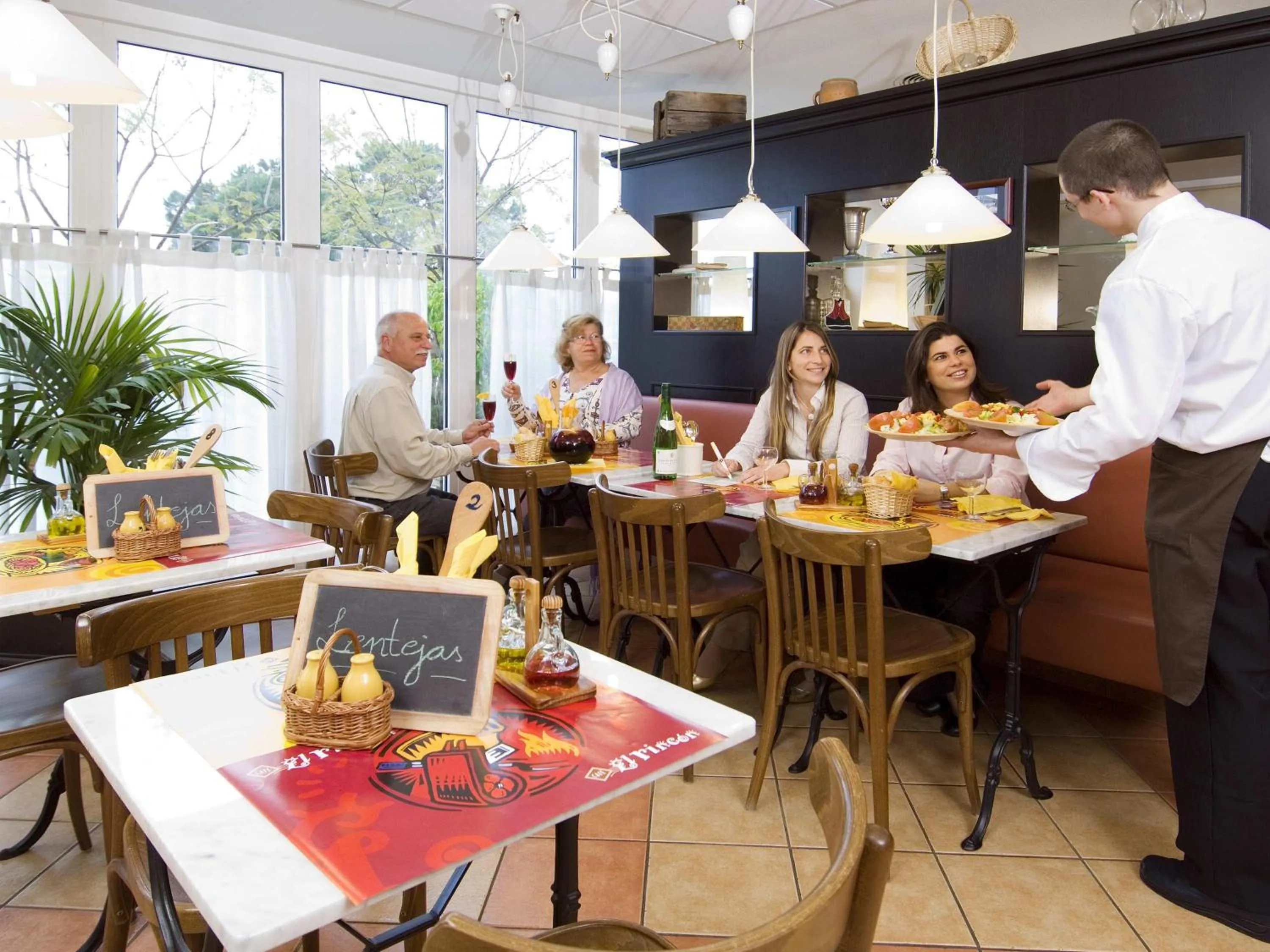 Restaurant/places to eat in Ibis Murcia