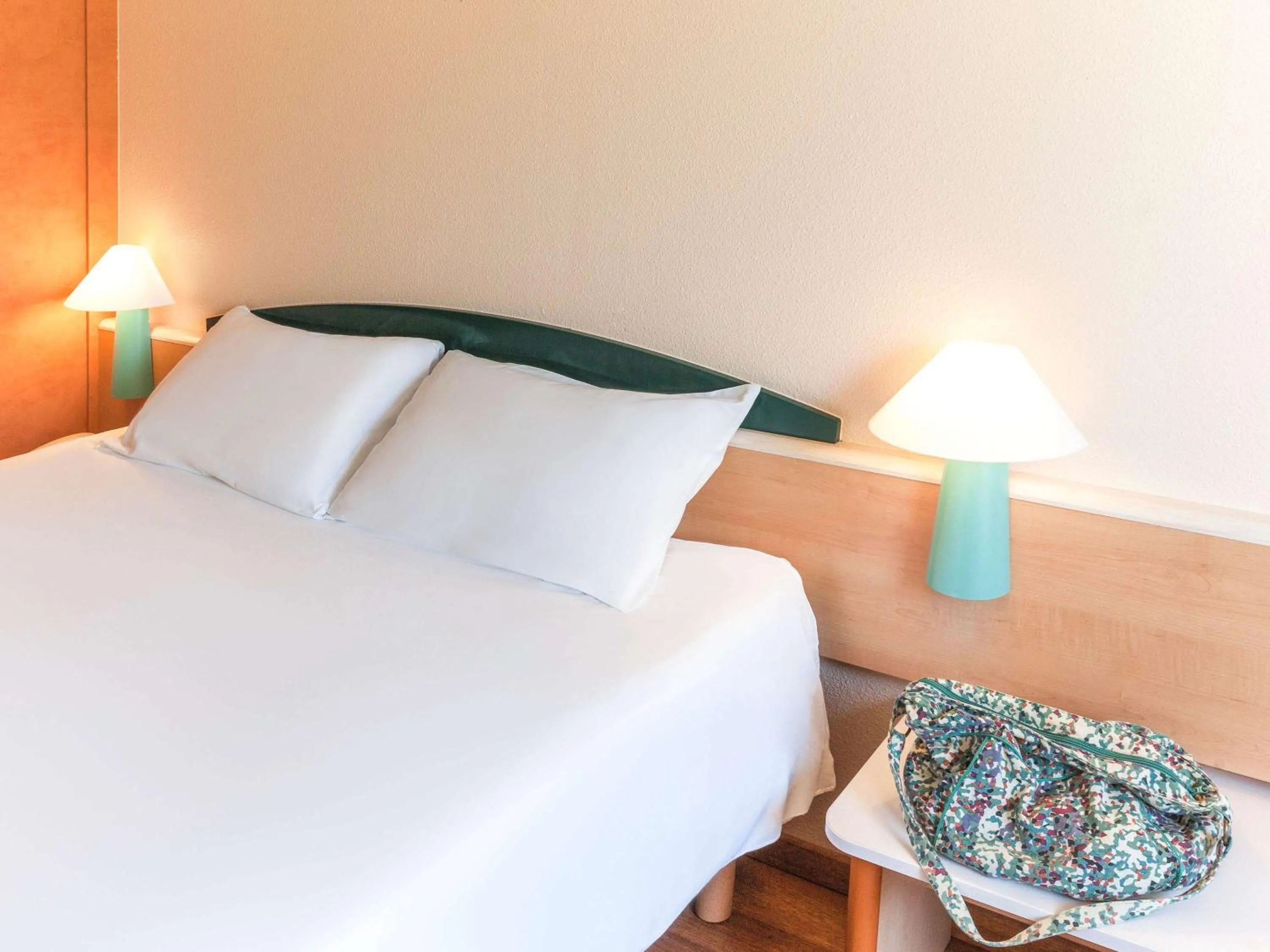 Photo of the whole room, Bed in Ibis Murcia