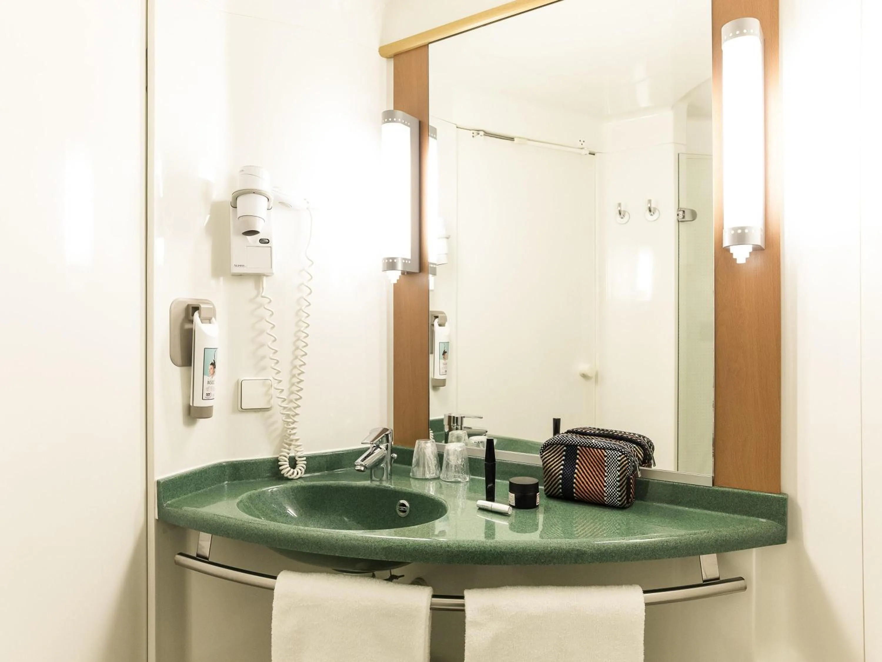 Bedroom in Ibis Valencia Bonaire Aeropuerto