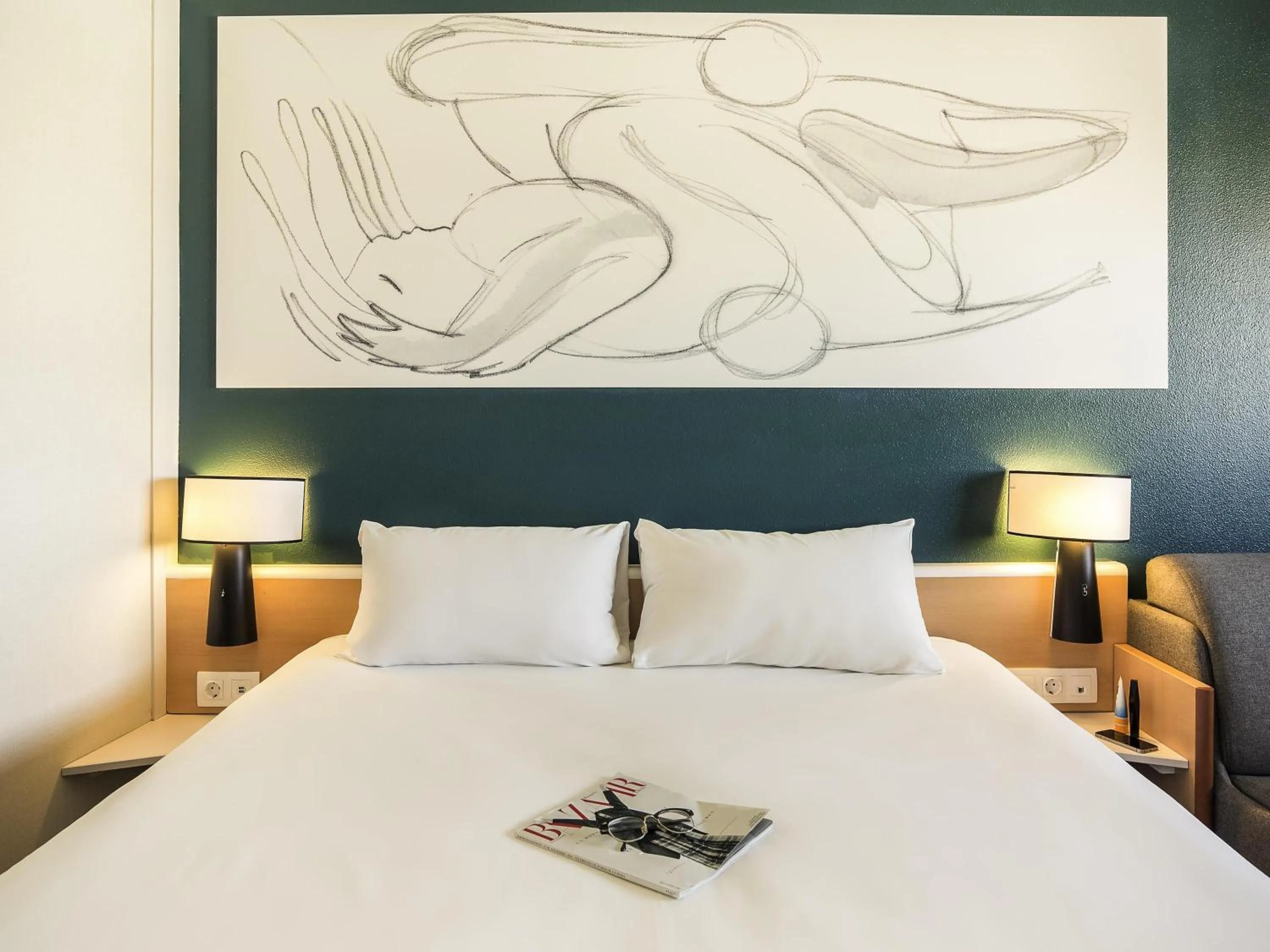 Bedroom, Bed in Ibis Valencia Bonaire Aeropuerto