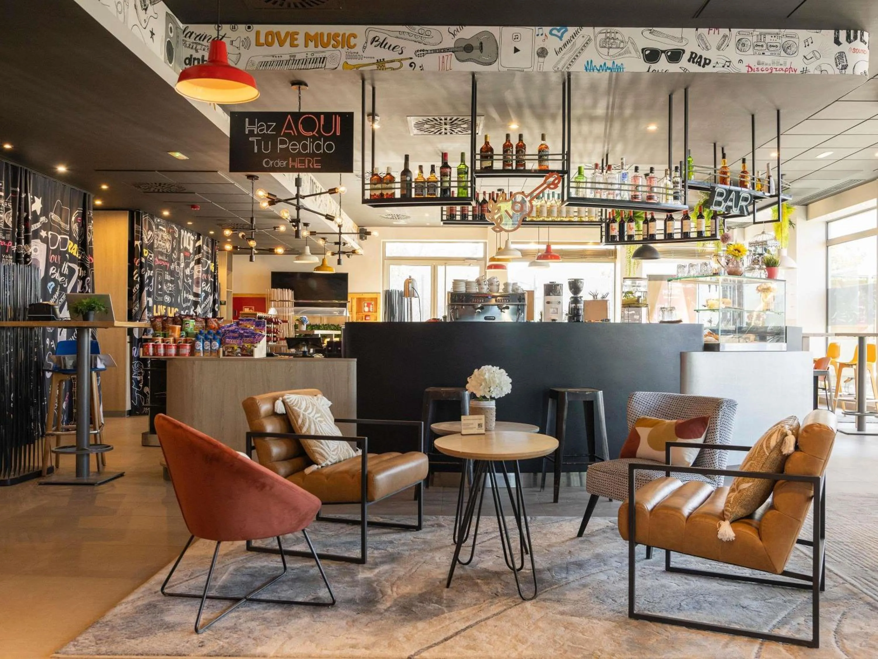 Property building in Ibis Valencia Bonaire Aeropuerto