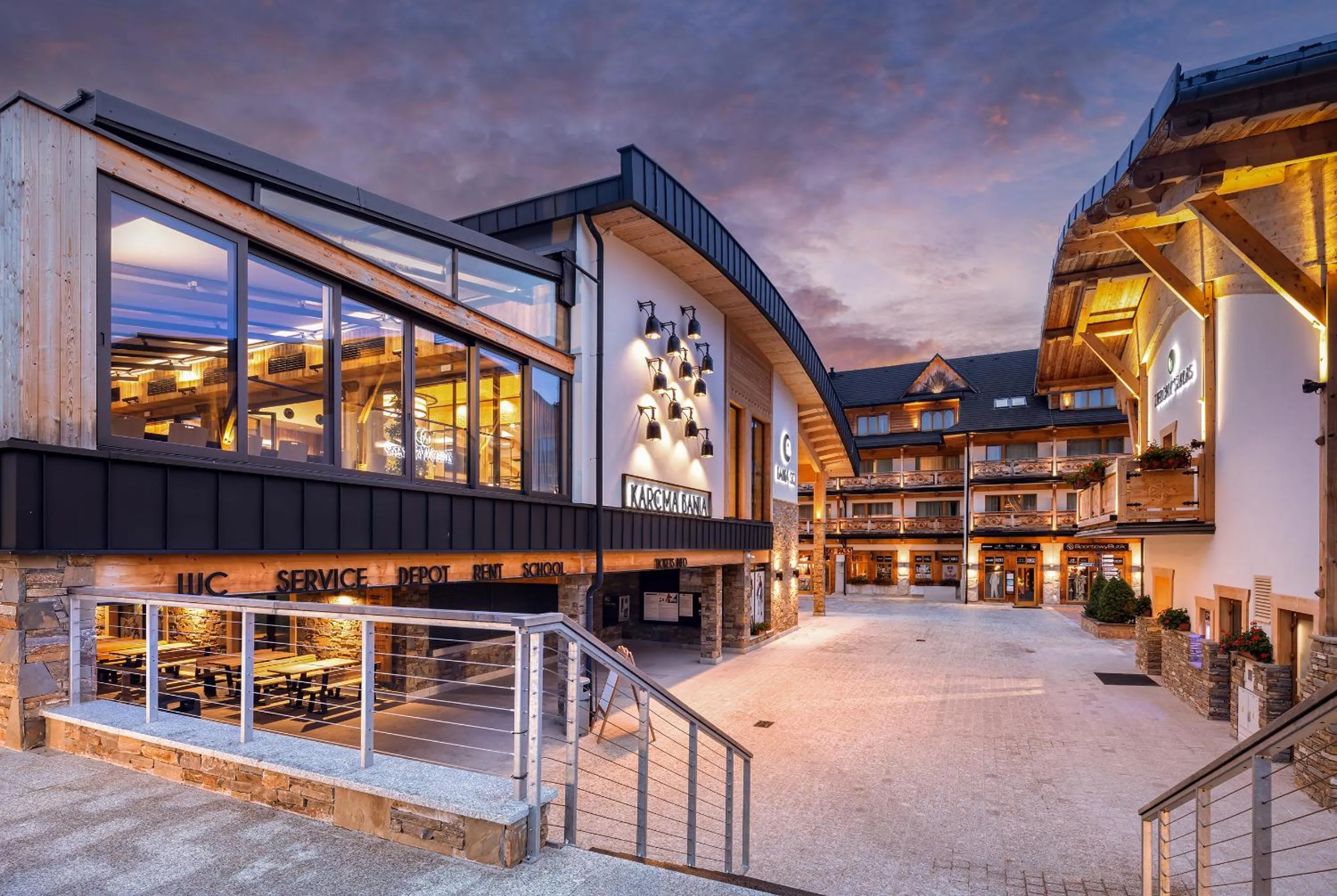 Inner courtyard view in Hotel Bania Thermal & Ski
