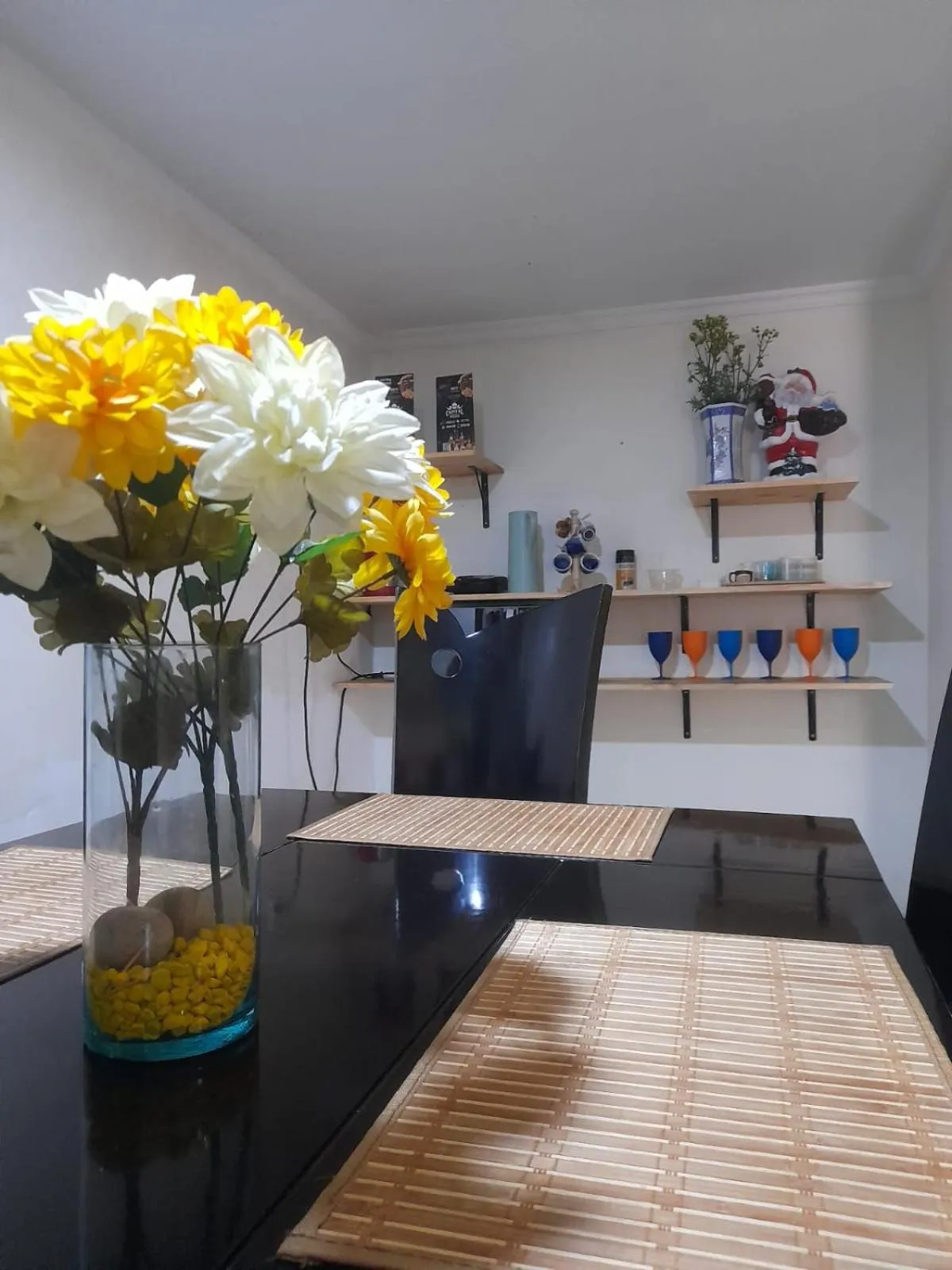 Dining area in Hotel Parkway Inn 58 Street