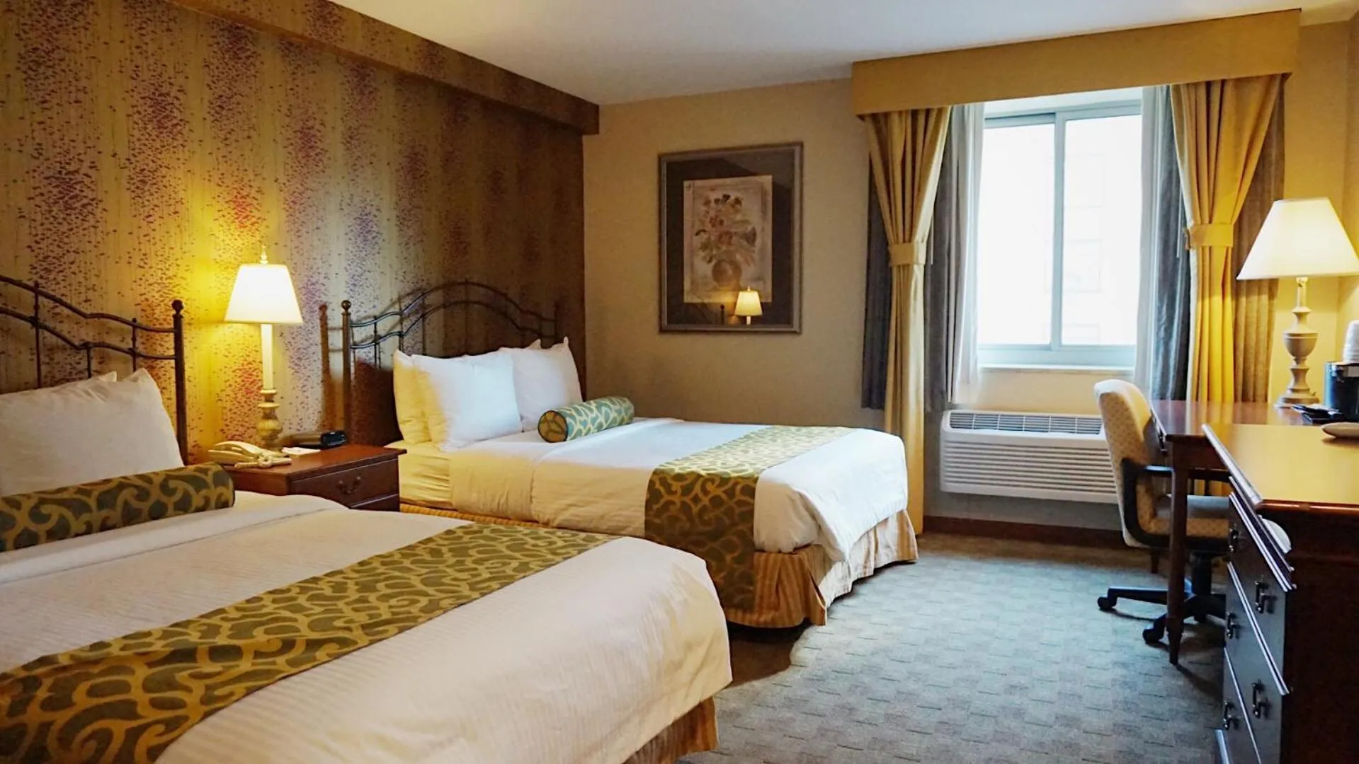 Bed in Best Western Queens Court