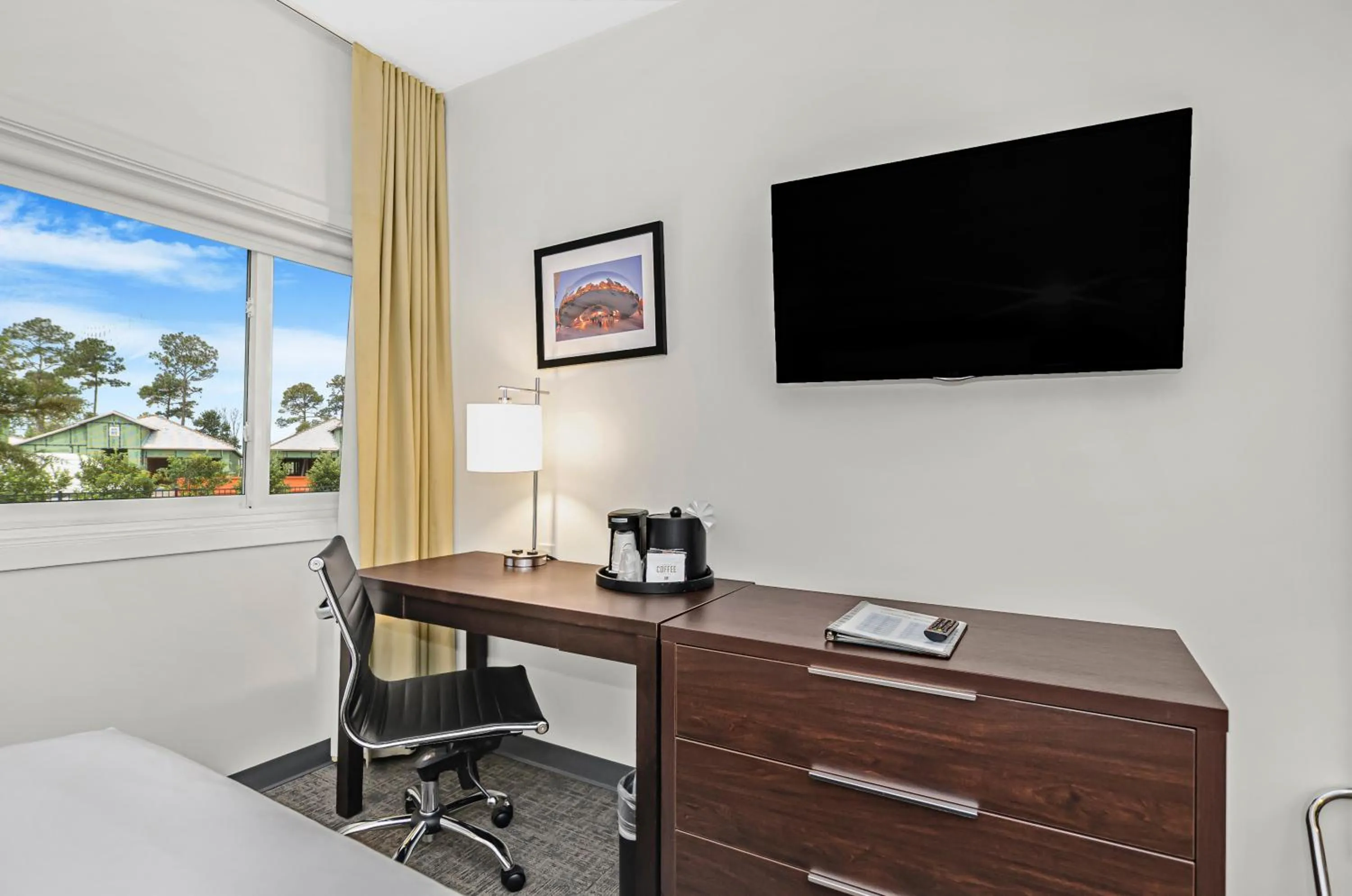 Bedroom in Ohio House Motel
