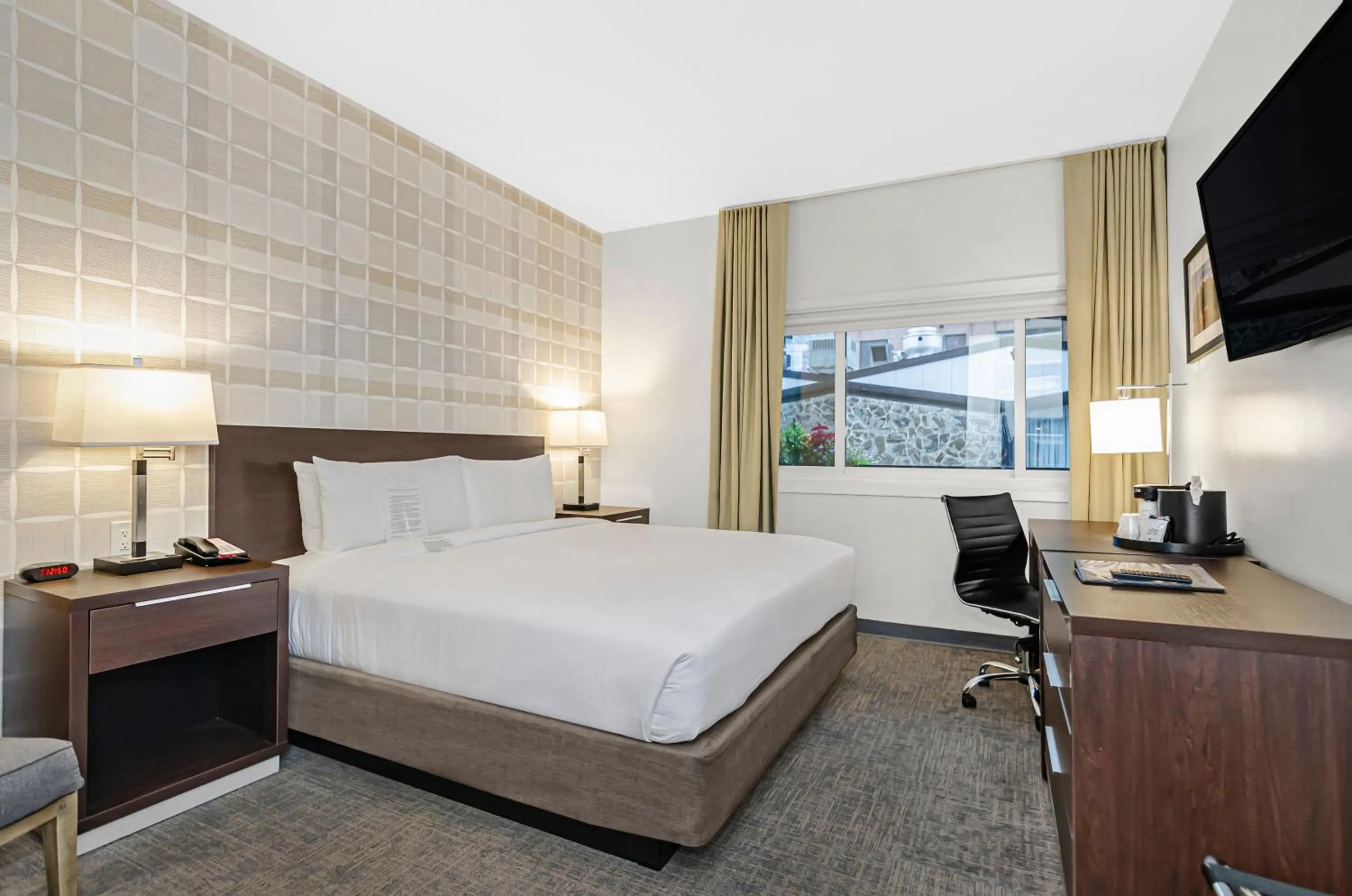 Bedroom, Bed in Ohio House Motel