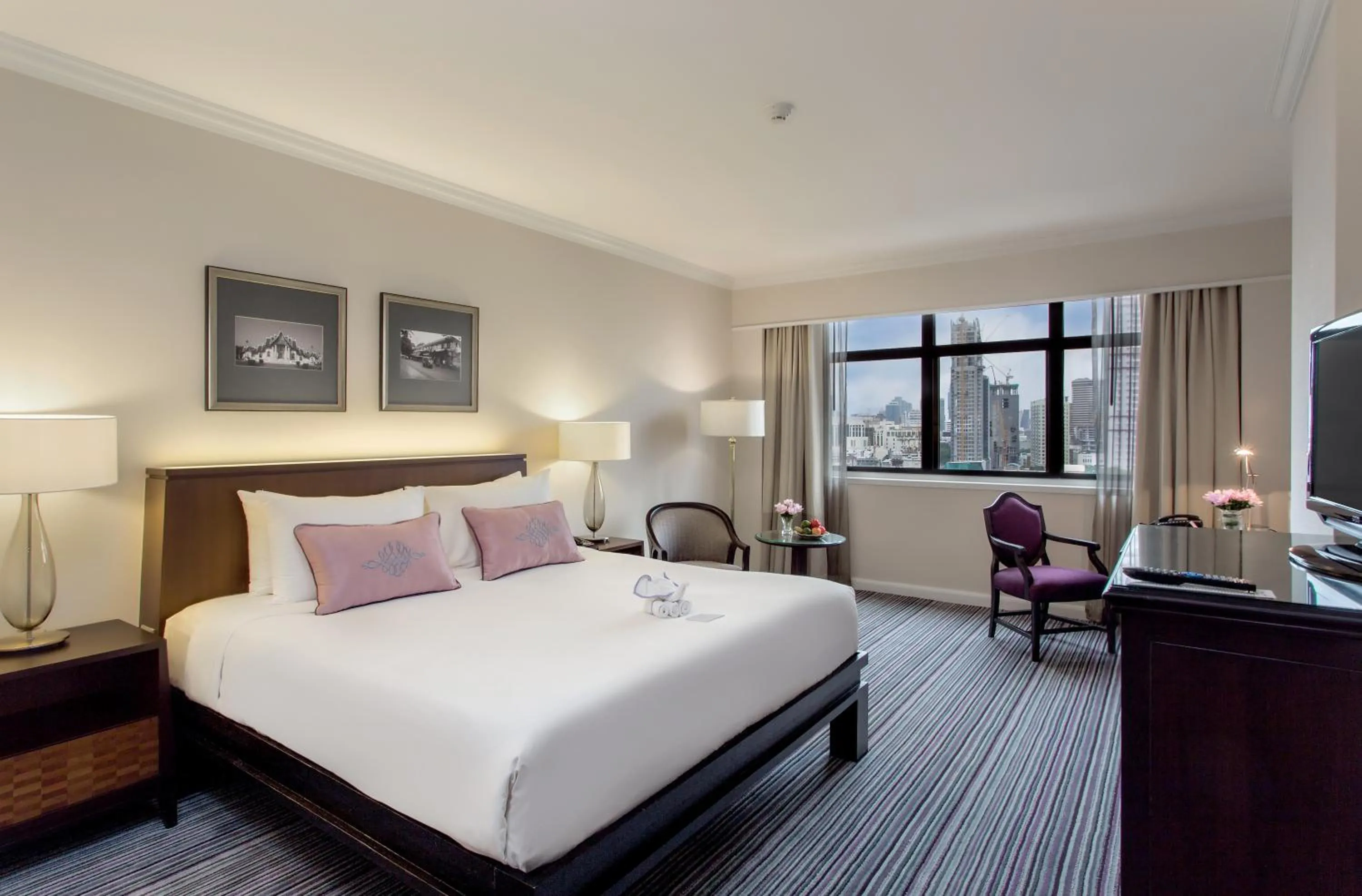 Bedroom, Bed in The Sukosol Hotel