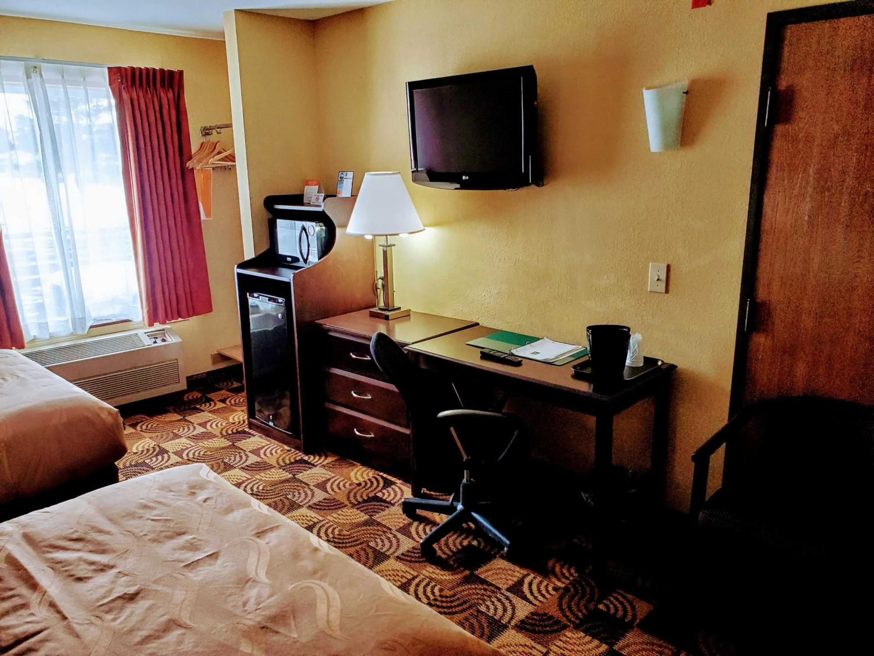 Guests, Bed in Quality Inn Brunswick Cleveland South