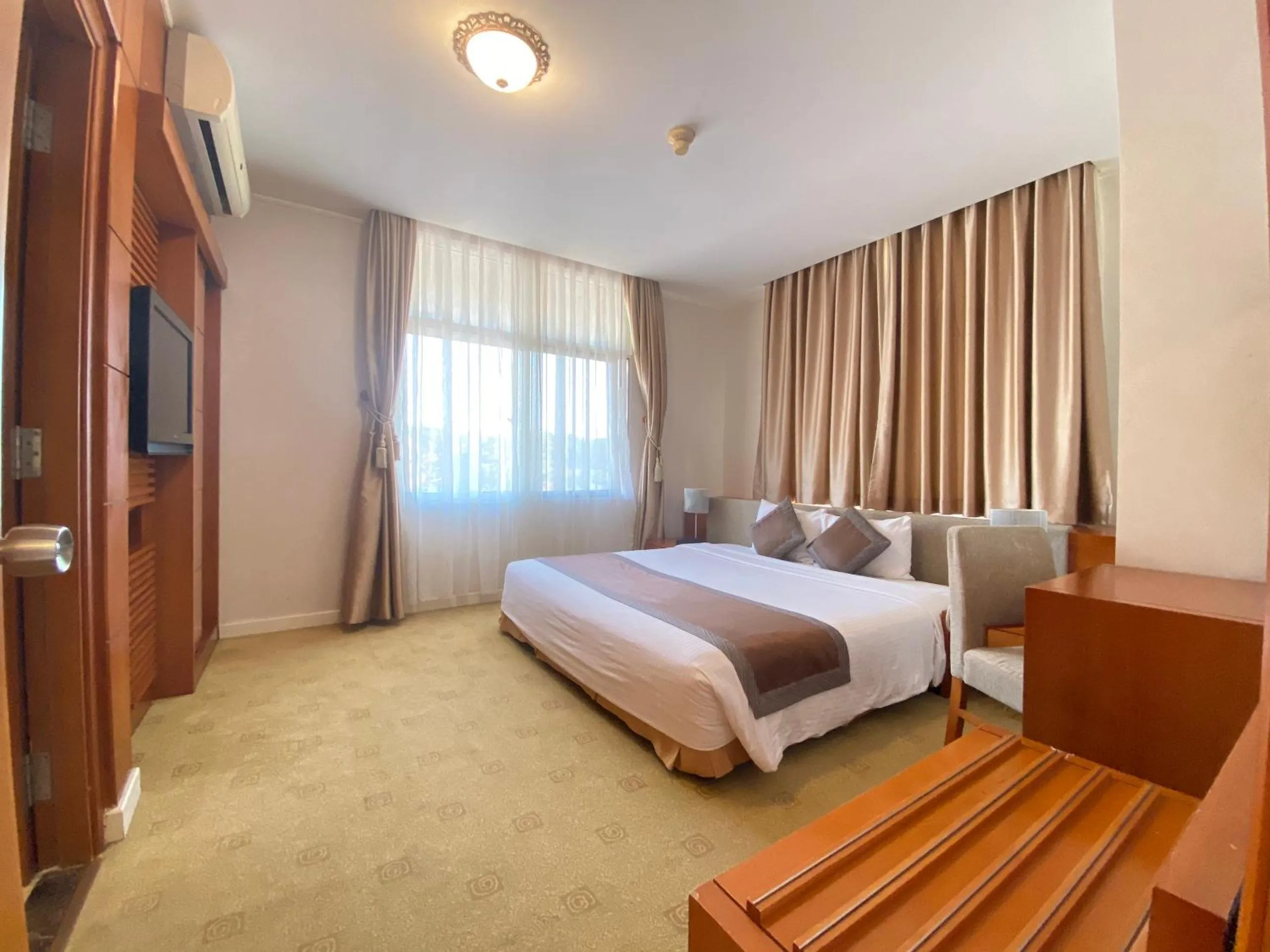 Bed in Muong Thanh Holiday Da Lat Hotel