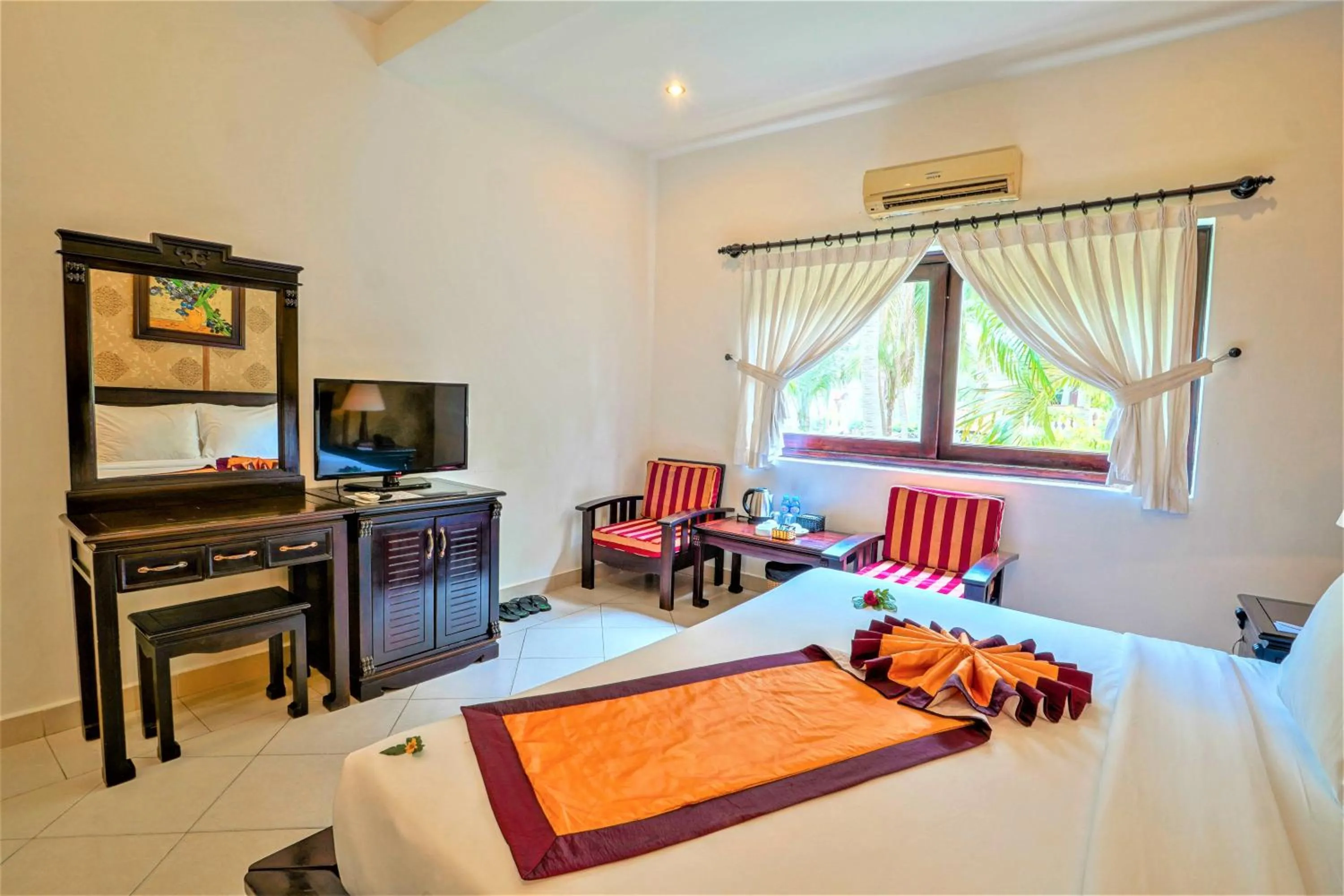 hair dresser, Bed in Sea Lion Beach Resort Mui Ne