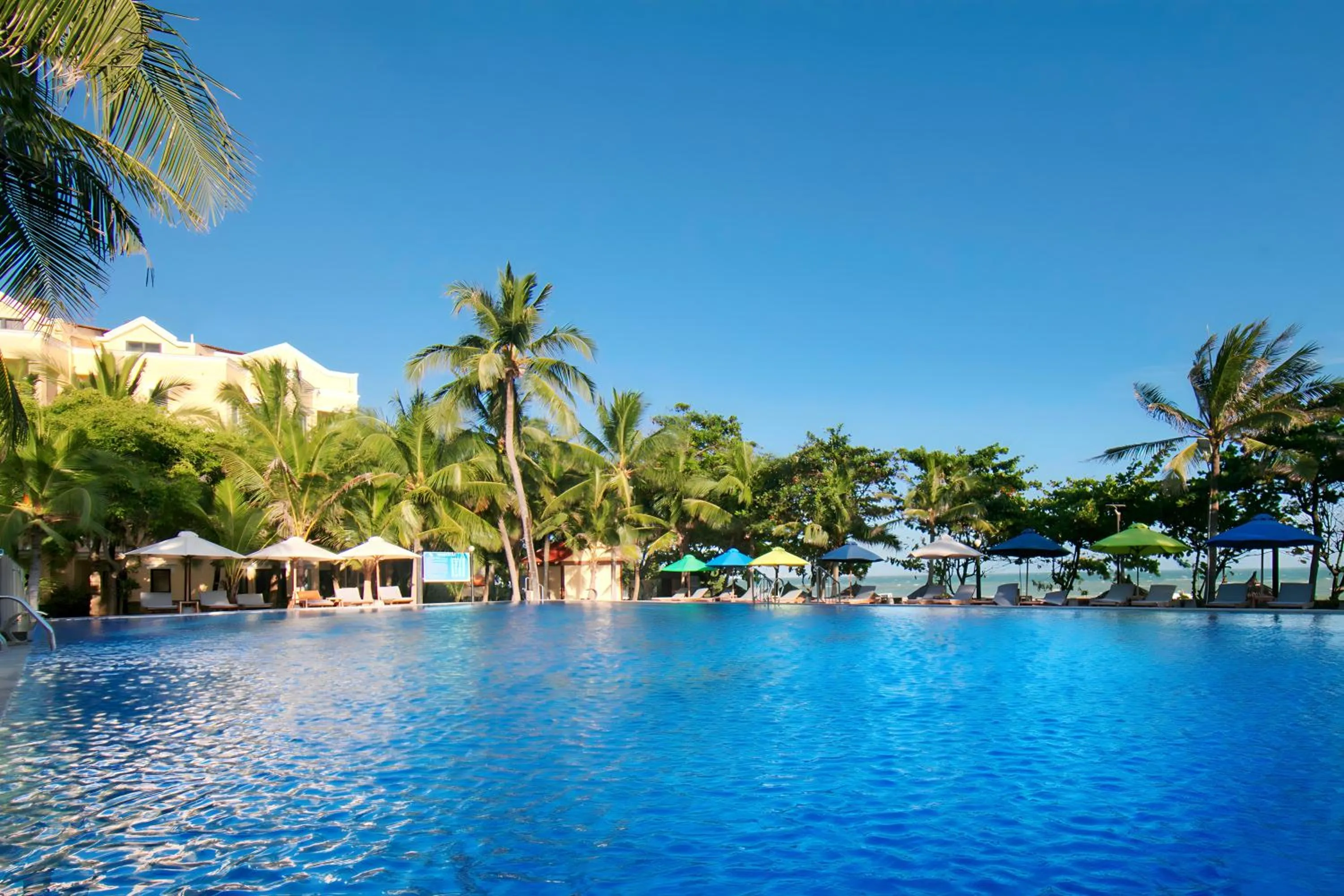Swimming pool in Sea Lion Beach Resort Mui Ne