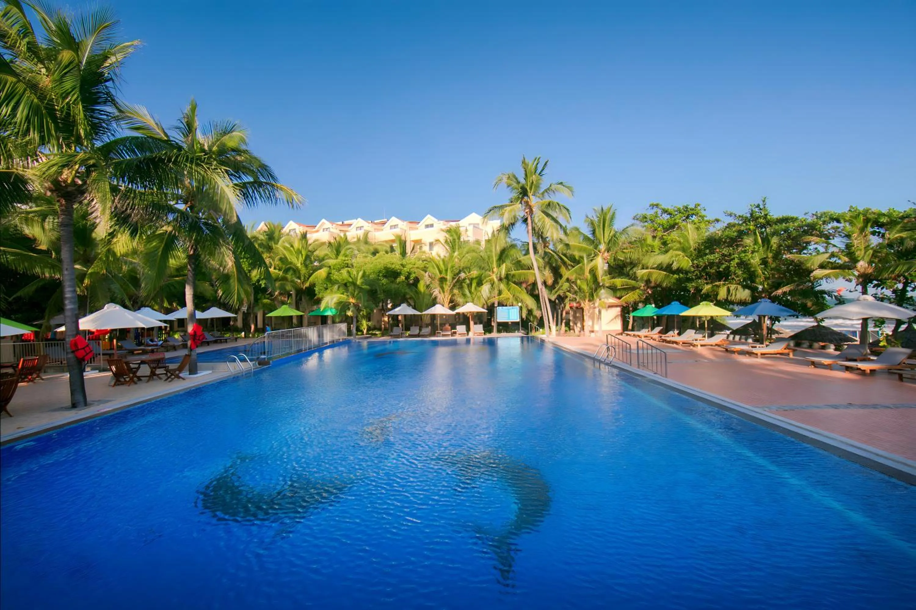 Swimming pool in Sea Lion Beach Resort Mui Ne