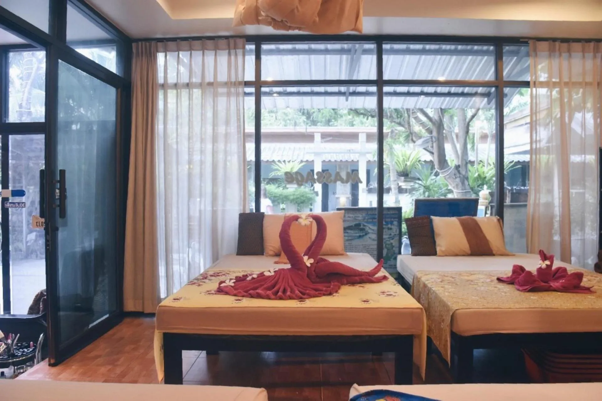 Area and facilities in Simple Life Resort Koh Tao