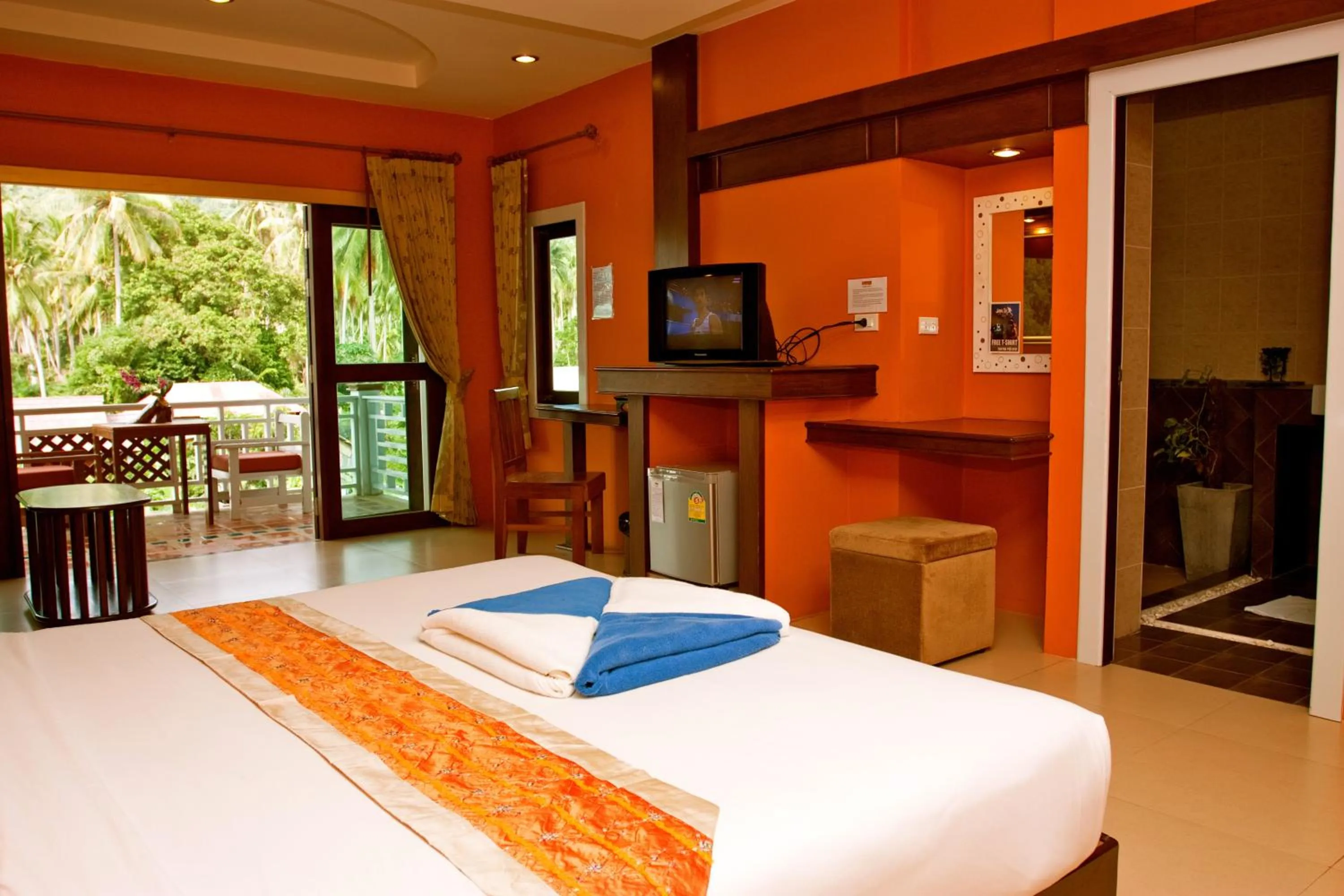 Bed in Simple Life Resort Koh Tao