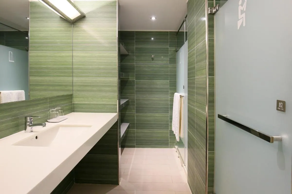 Shower in Dandy Hotel - Tianmu Branch