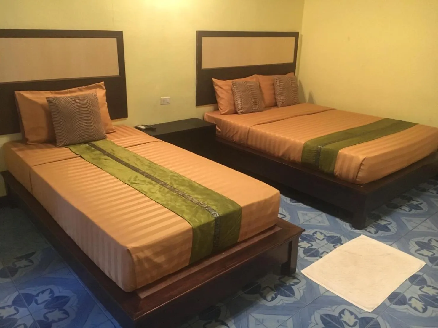 Bedroom, Bed in Lanta Paragon