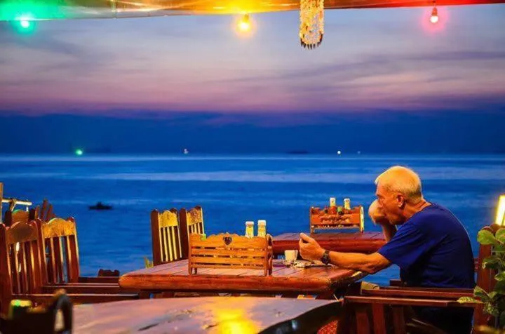 Night in Lanta Paragon