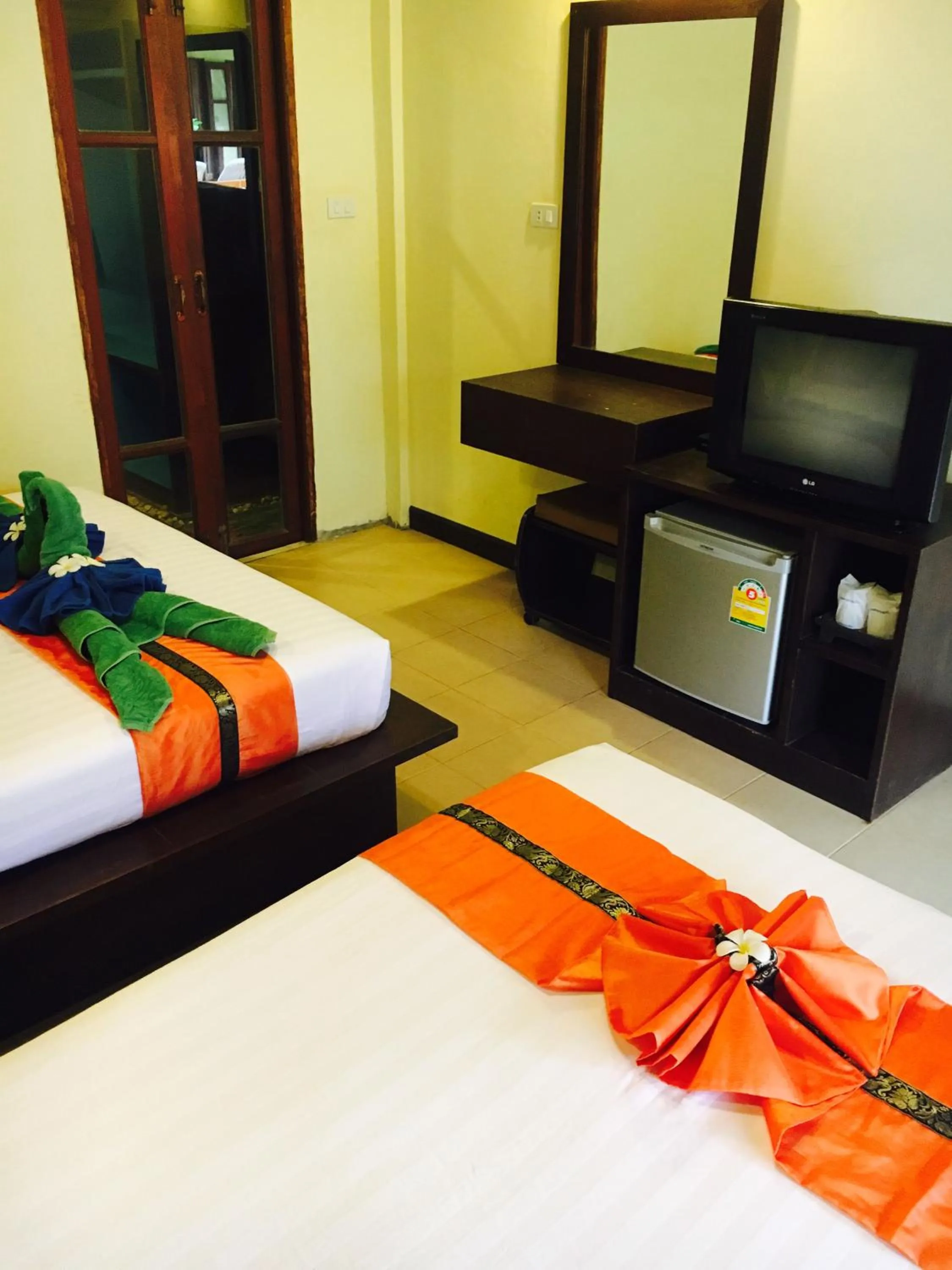 Photo of the whole room, Bed in Lanta Paragon