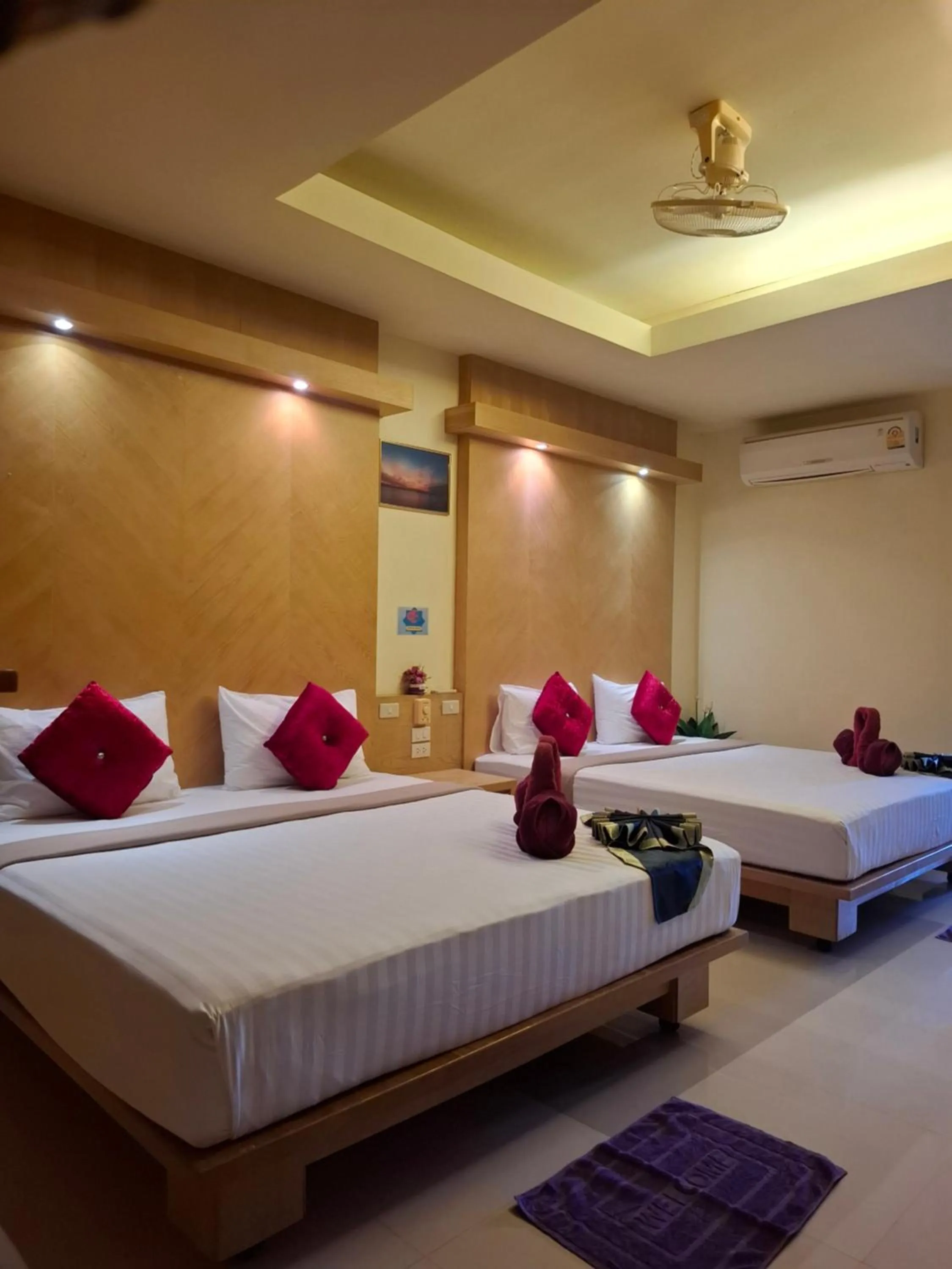 Photo of the whole room, Bed in Lanta Summer House 1