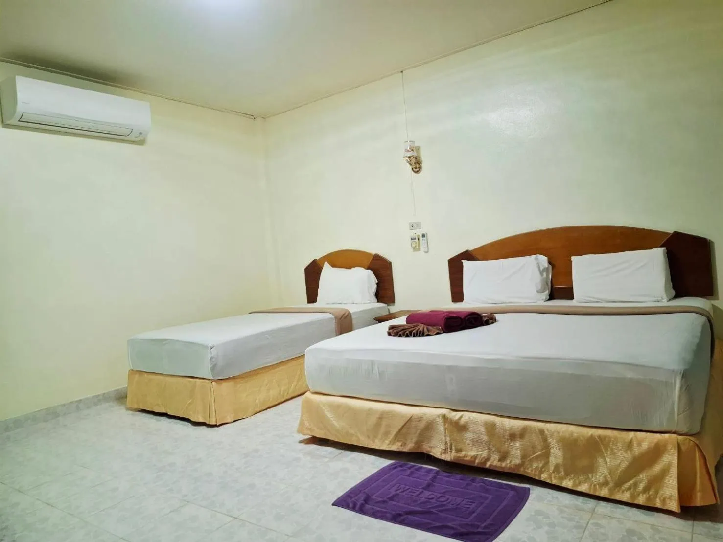 Photo of the whole room, Bed in Lanta Summer House 1