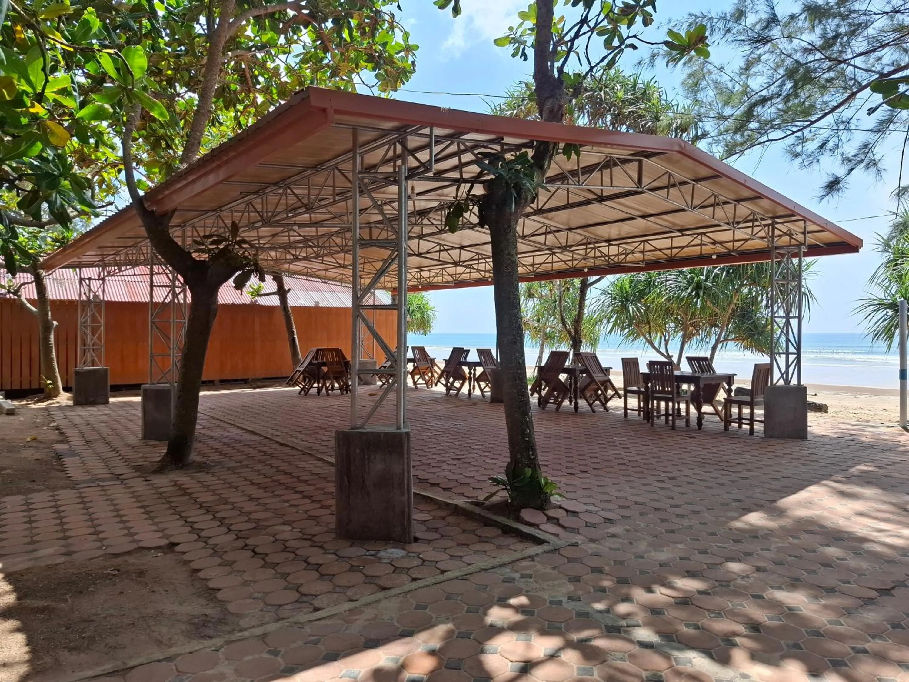 Restaurant/places to eat in Lanta Summer House 1