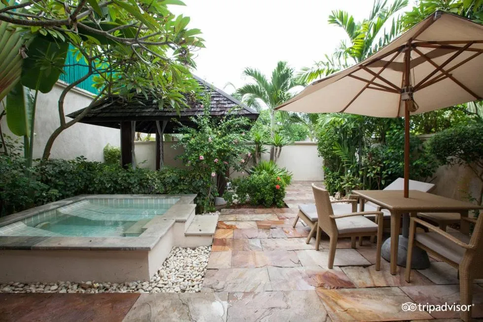 Garden in The Sunset Beach Resort & Spa, Taling Ngam, Ko Samui