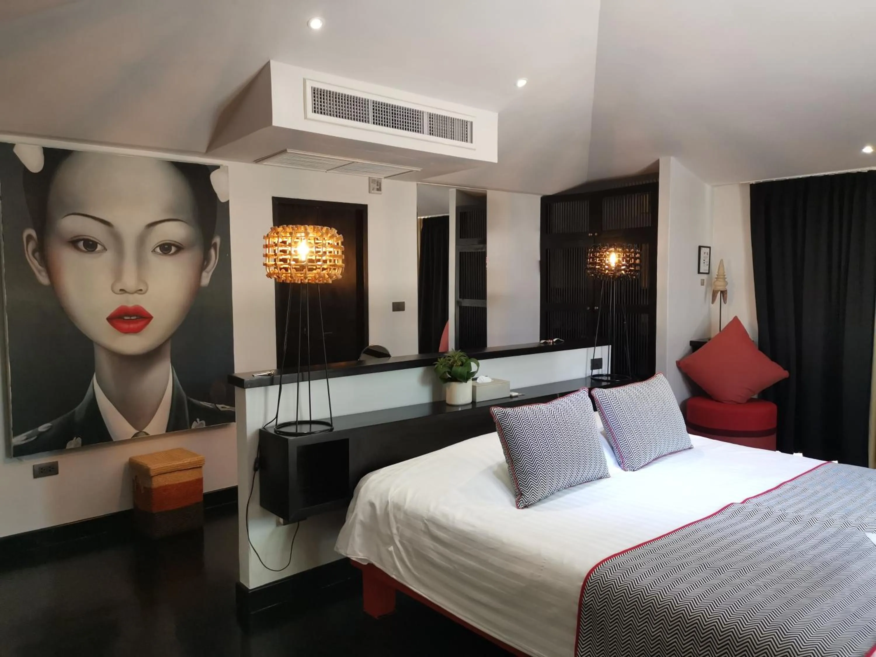 Bed in The Sunset Beach Resort & Spa, Taling Ngam, Ko Samui