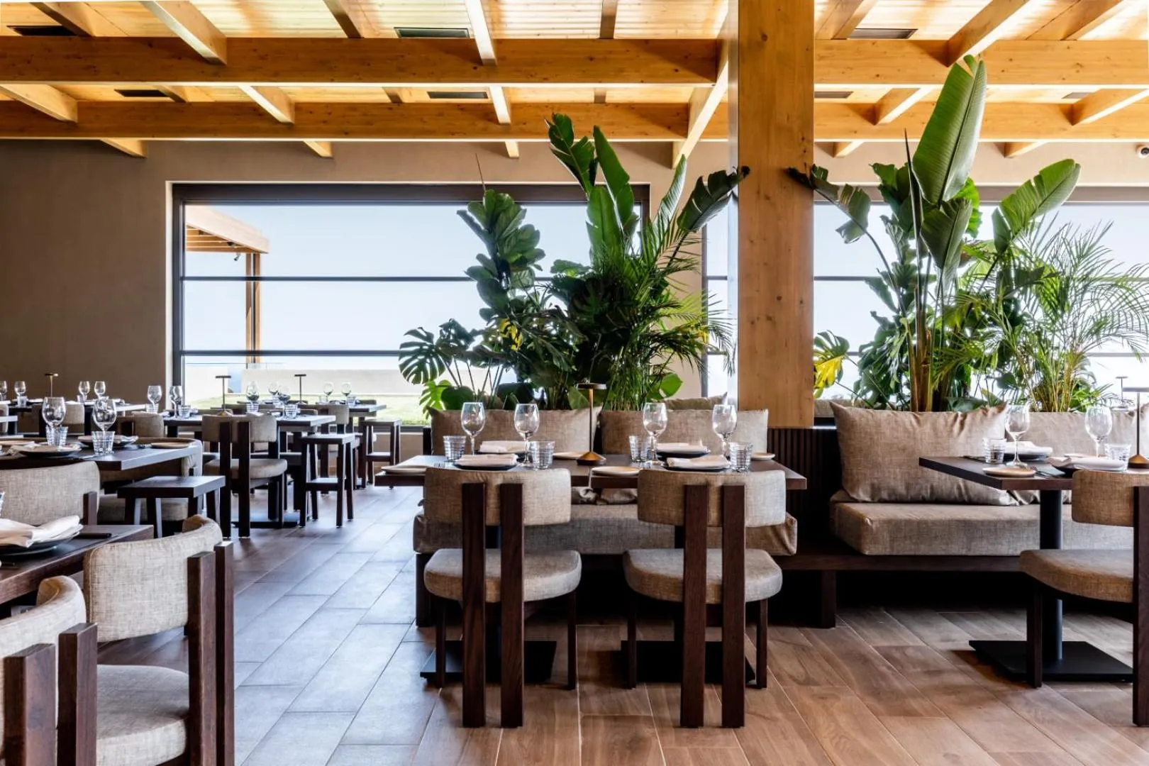 Restaurant/places to eat in Elios Hill