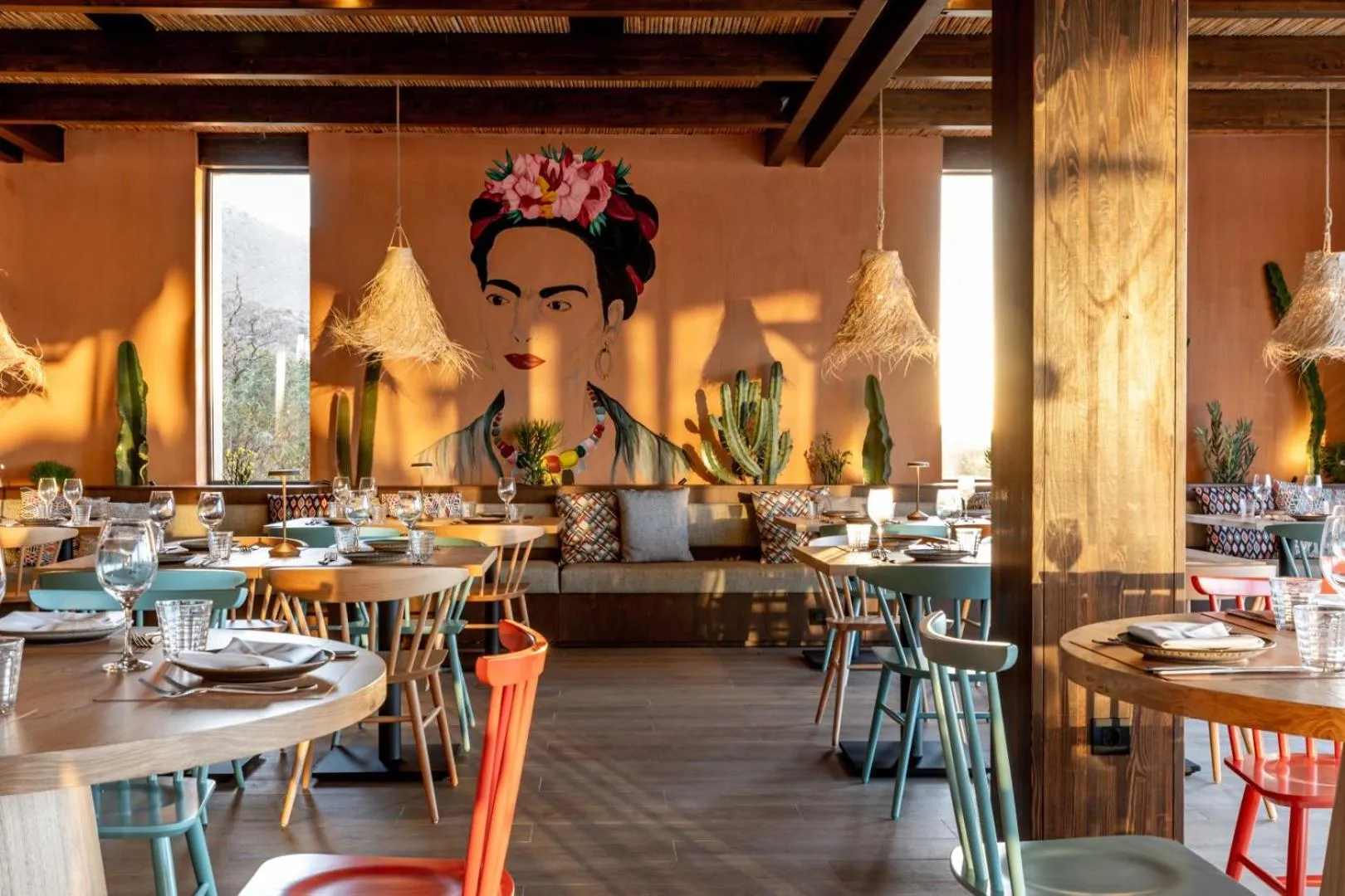 Restaurant/places to eat in Elios Hill