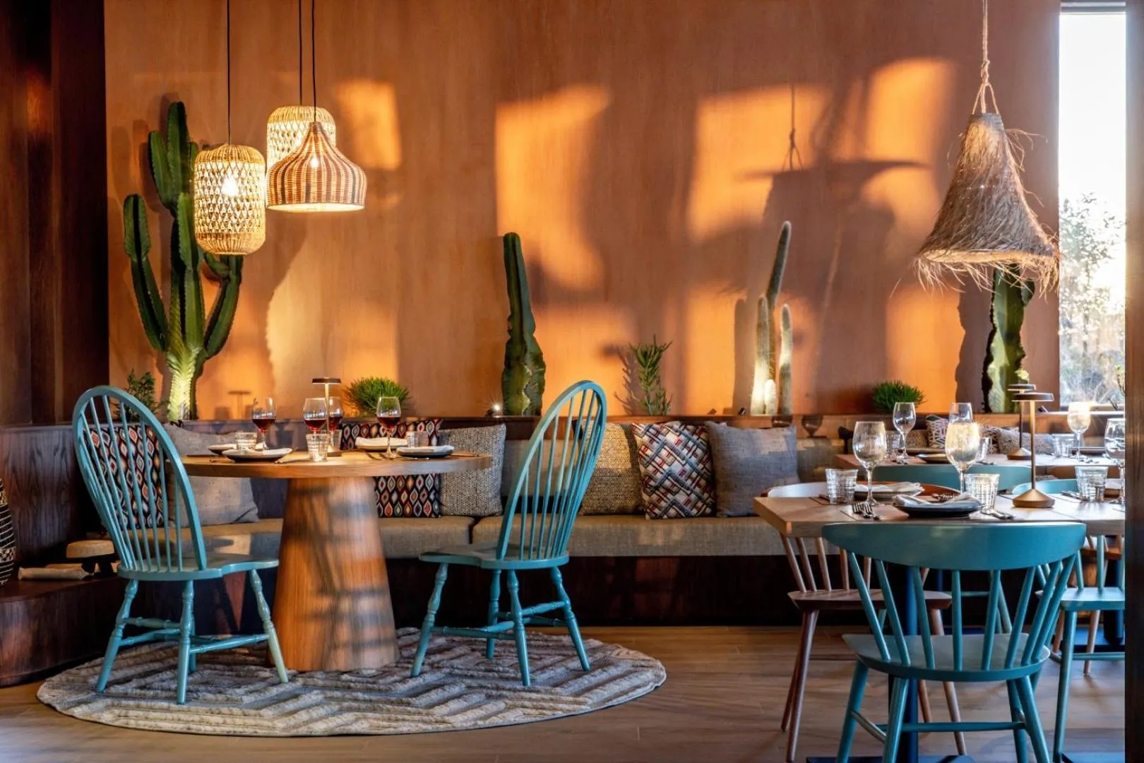 Restaurant/places to eat in Elios Hill