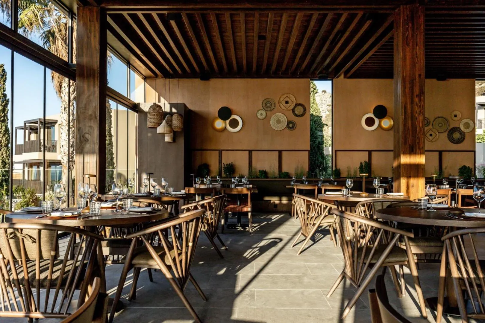 Restaurant/places to eat in Elios Hill