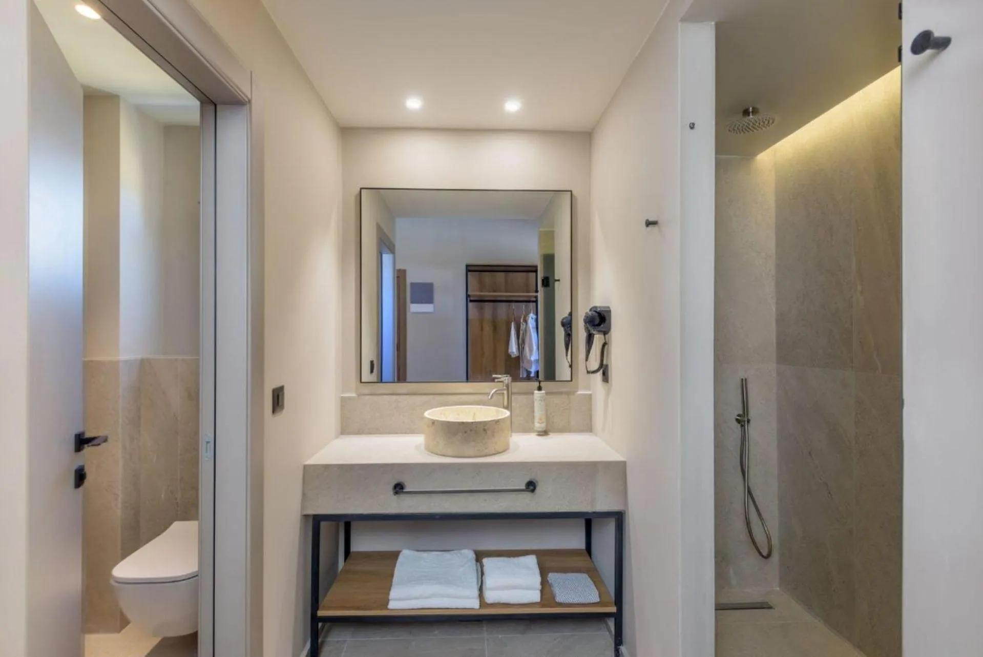 Bathroom in Zeus Hotels Neptuno Beach