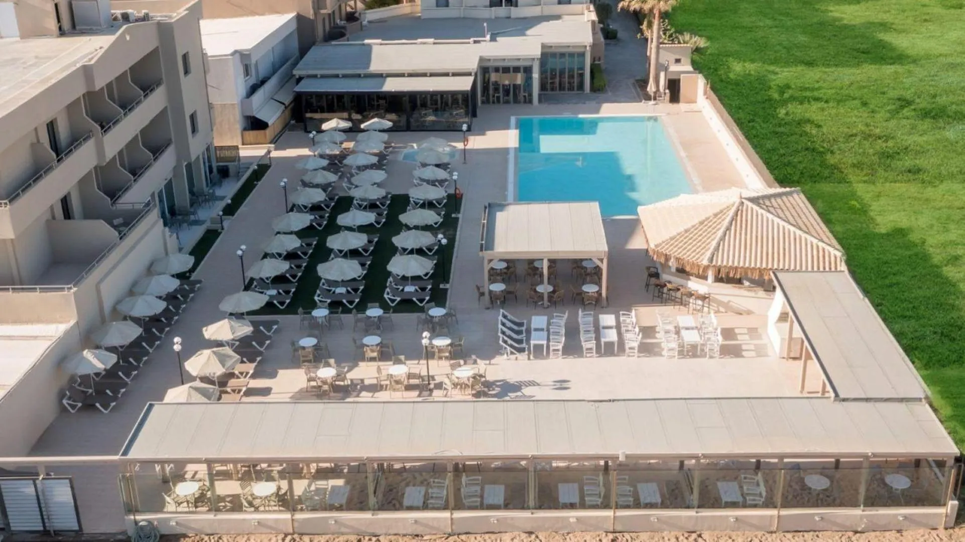 Property building in Zeus Hotels Neptuno Beach