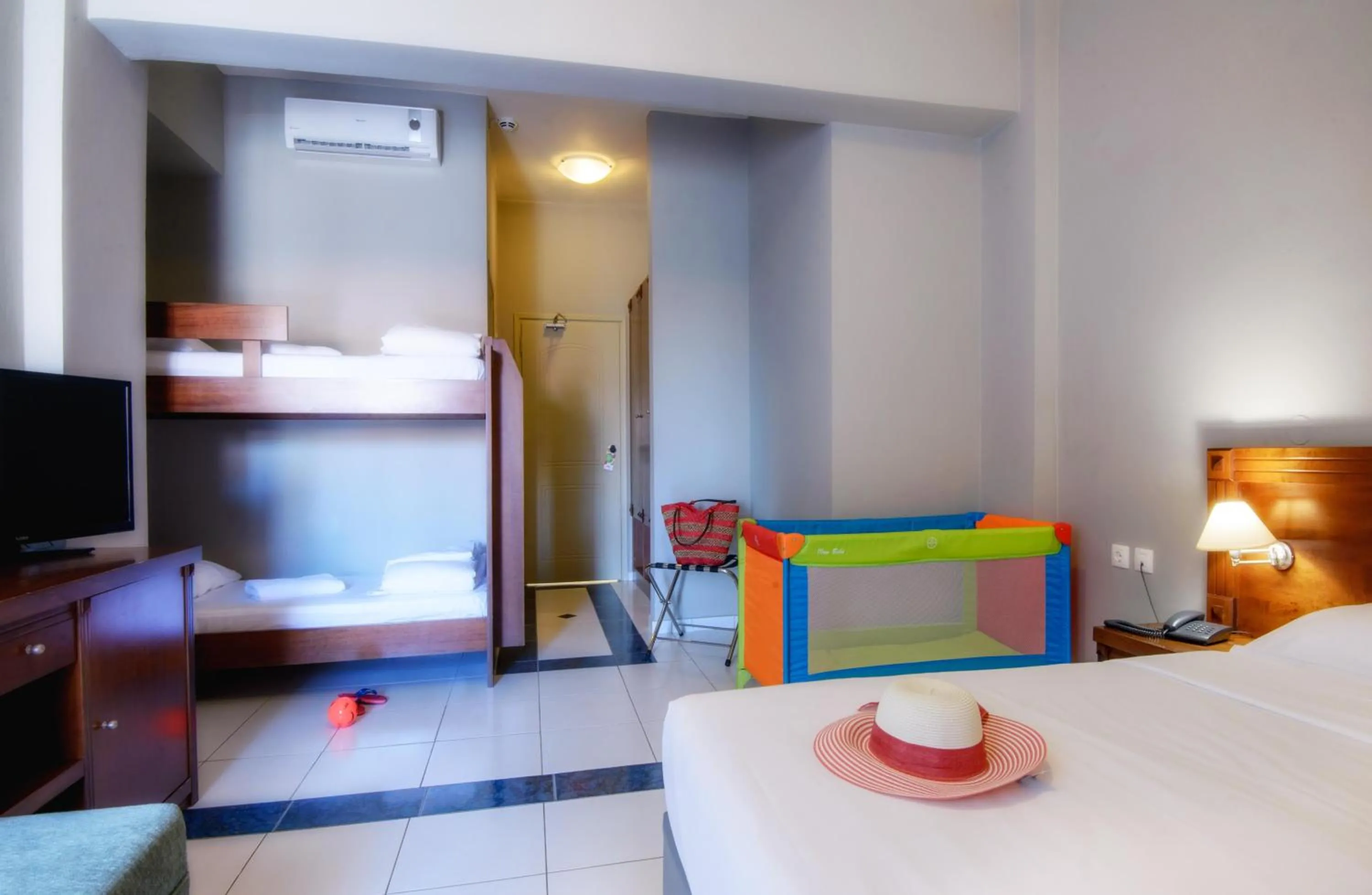 Family Room (2 Adults + 2 Children) in Zeus Hotels Neptuno Beach