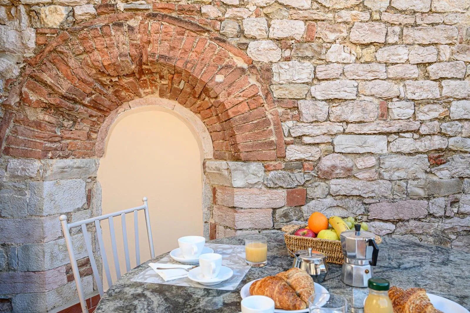 Food and drinks in Il Chiostro Appartamenti & Suites