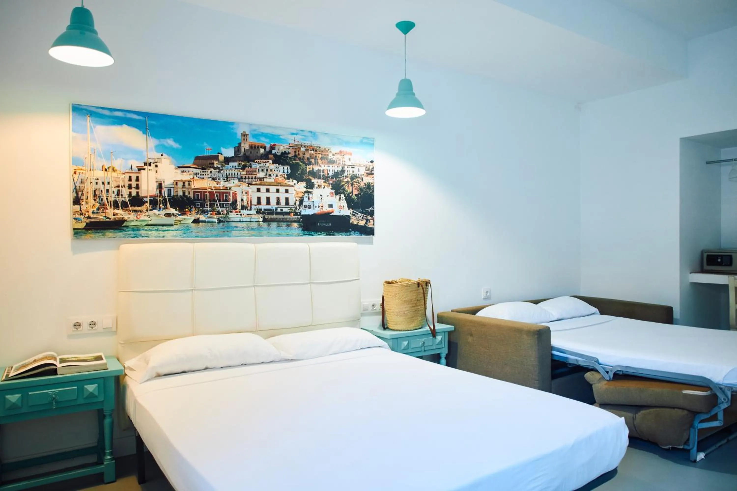 Photo of the whole room, Bed in Hostal Sunset Ibiza