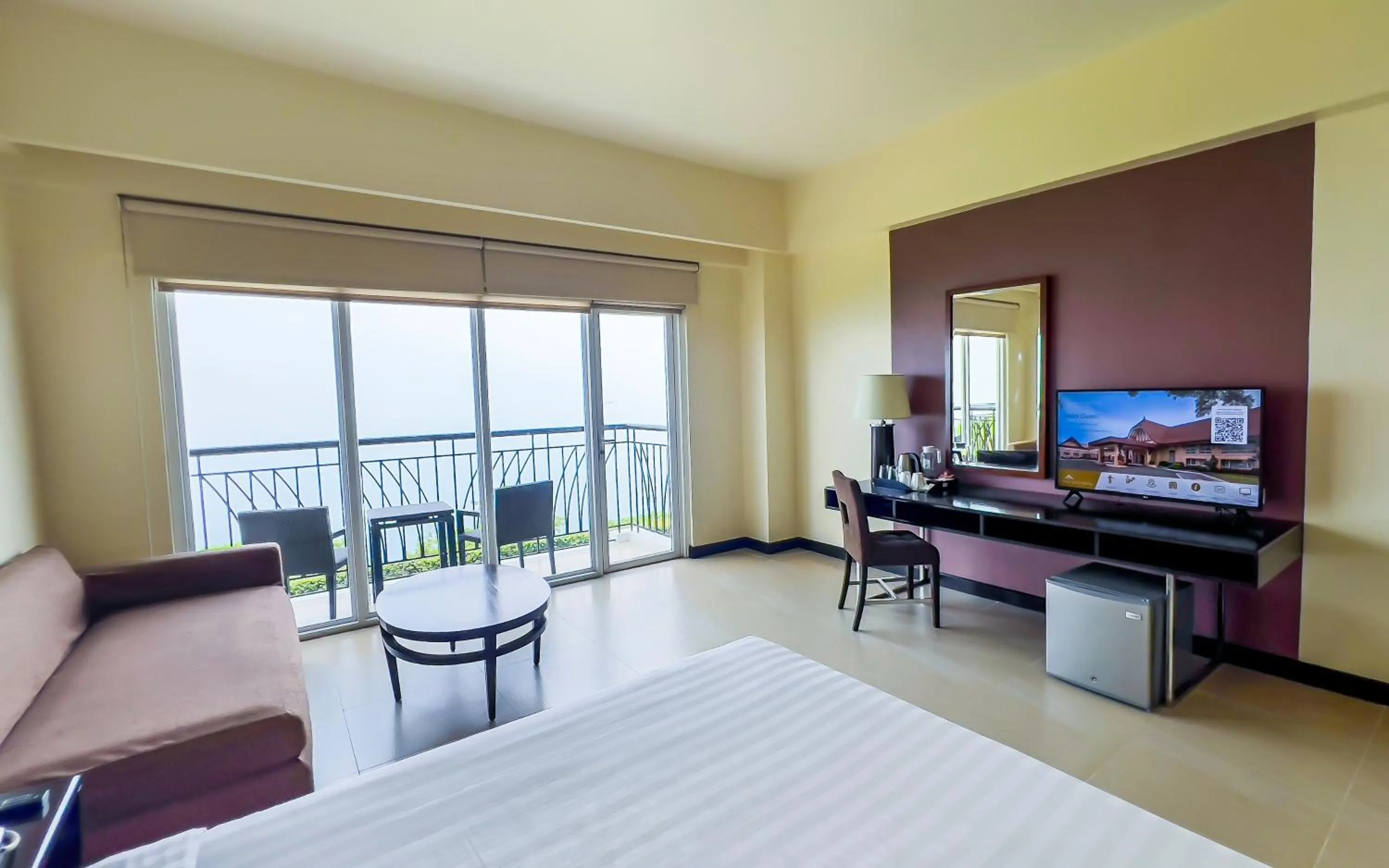 Bed in Taal Vista Hotel