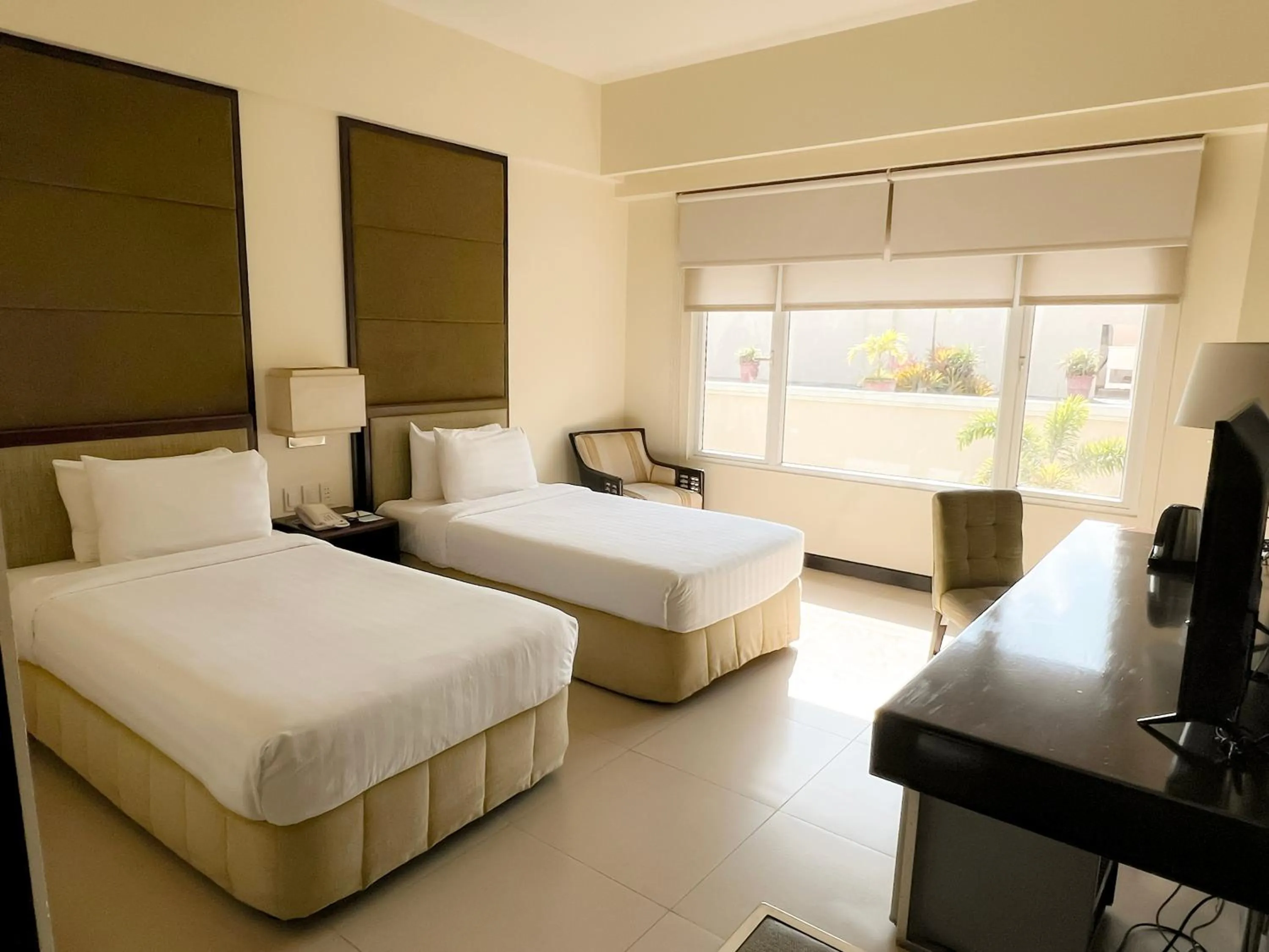 Bed in Taal Vista Hotel