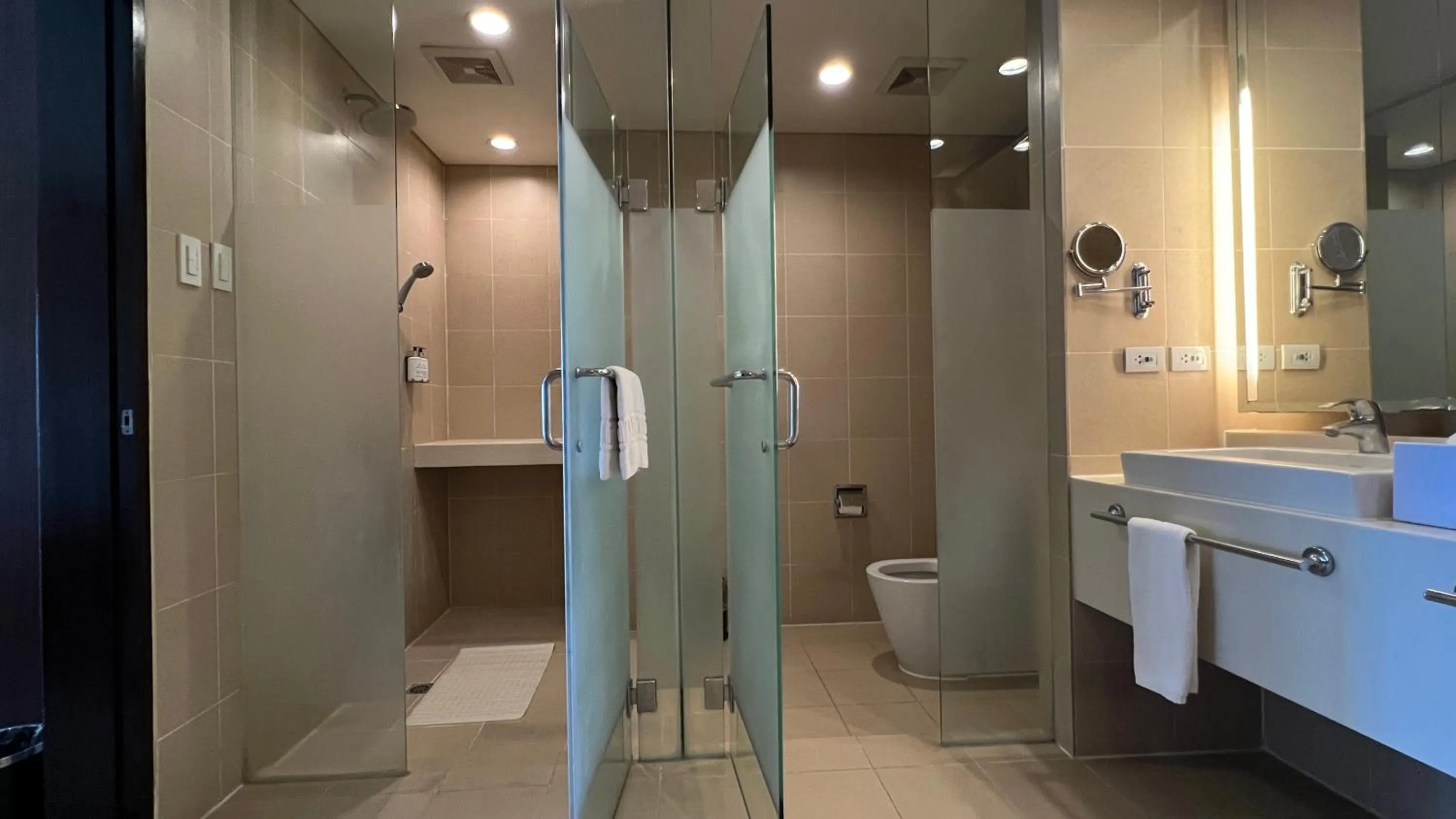 Bathroom in Taal Vista Hotel
