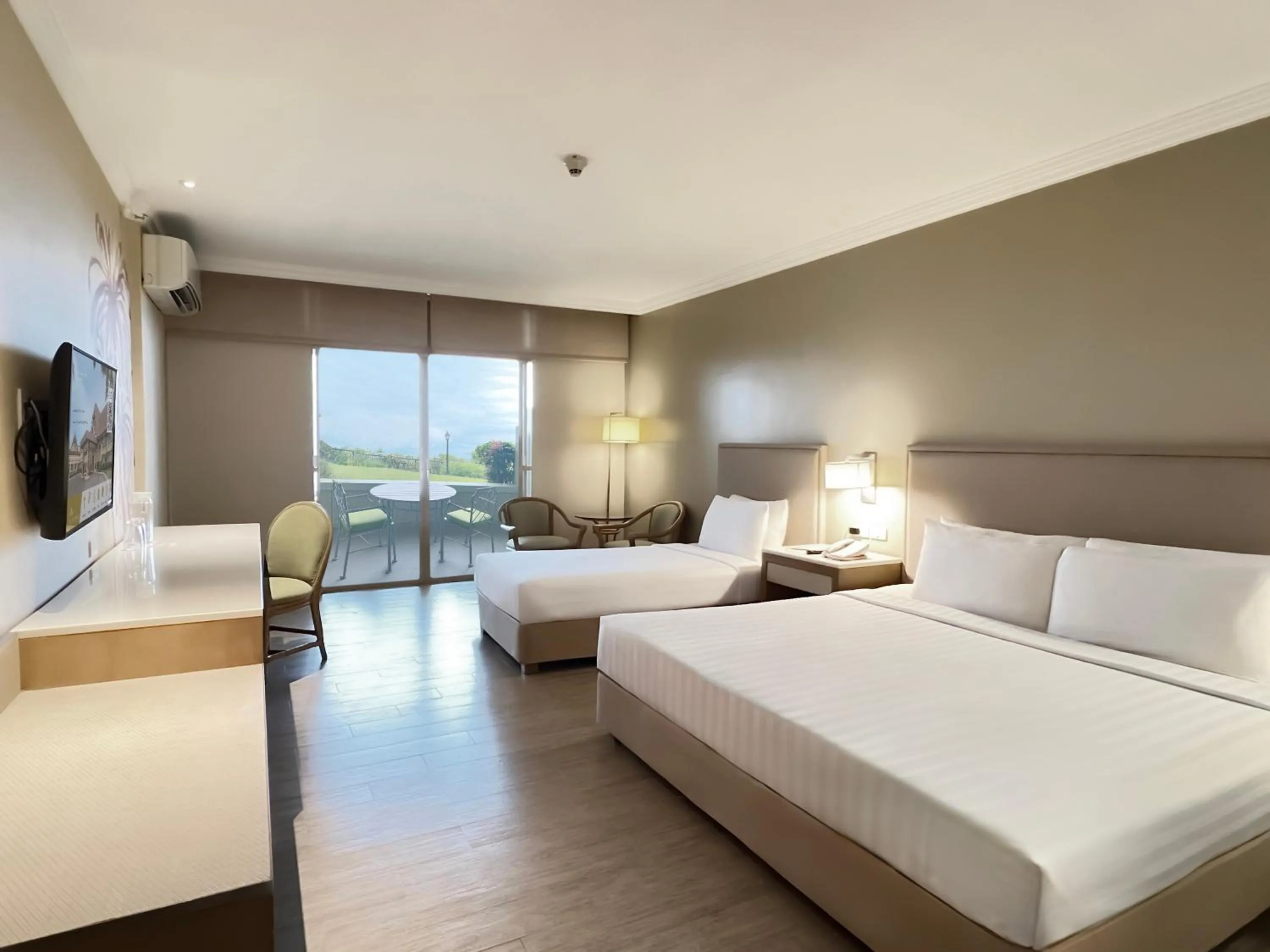 Bed in Taal Vista Hotel