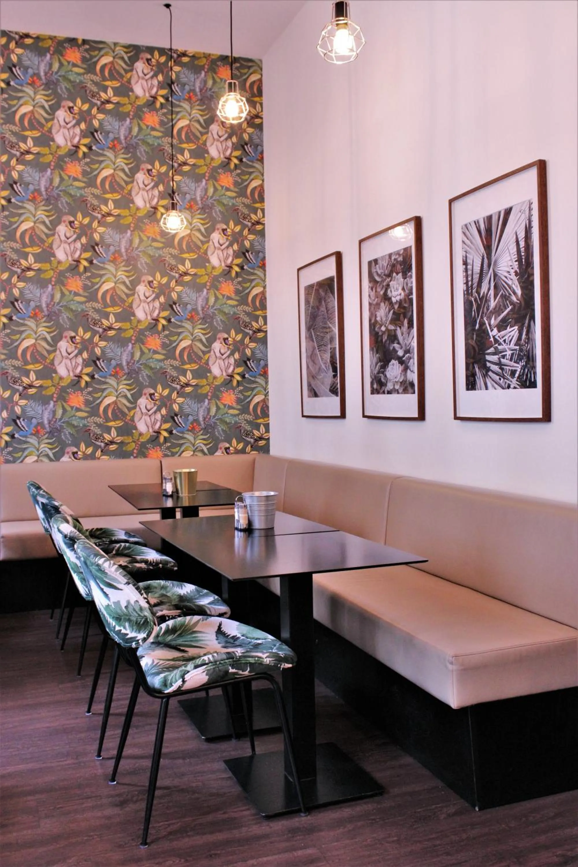 Restaurant/places to eat in Made Inn Budapest