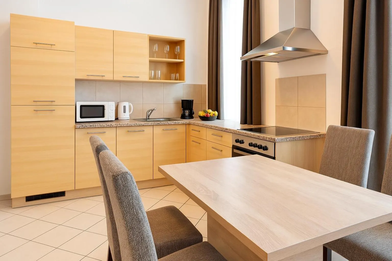 Dining area in Made Inn Budapest