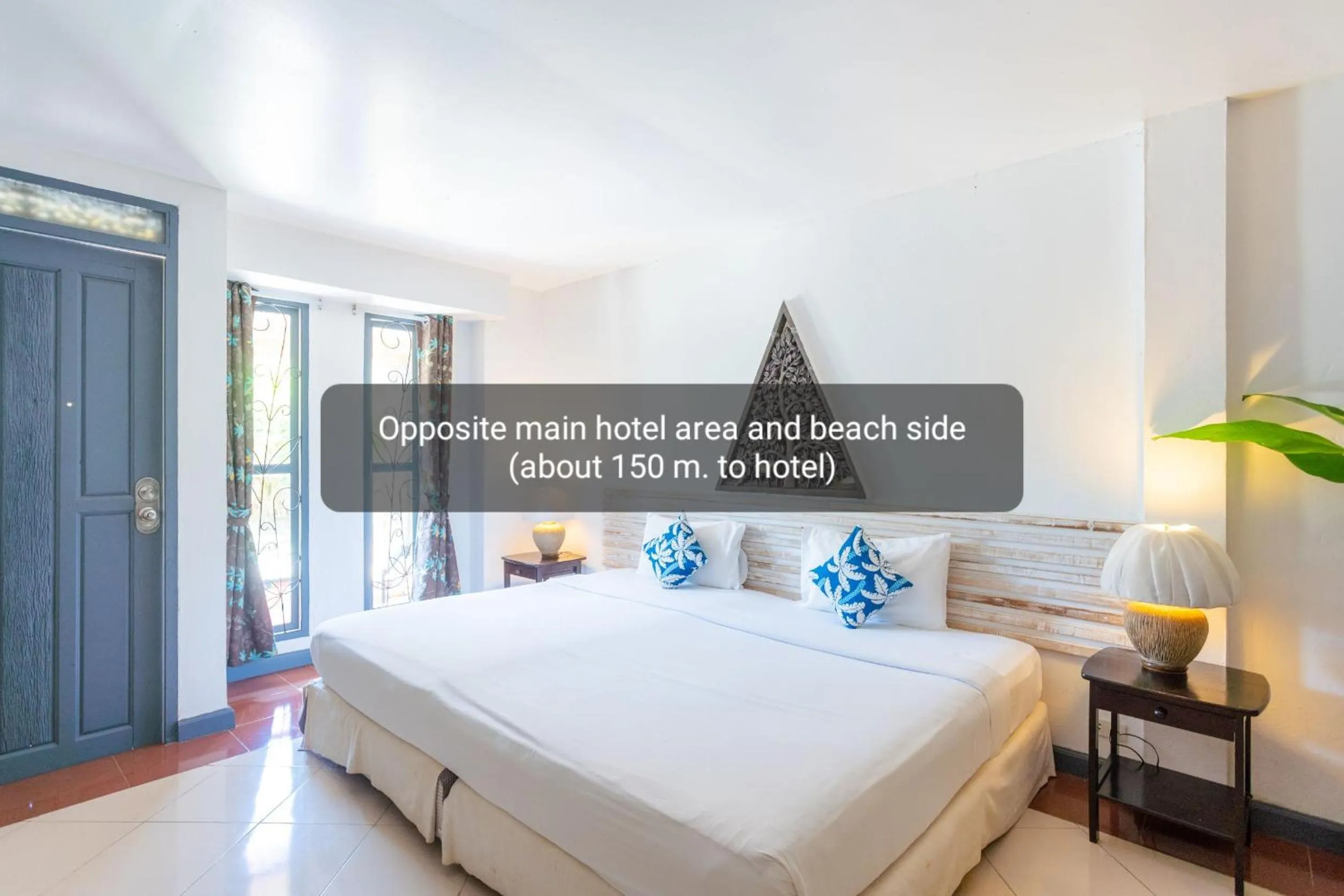 Bed in Koh Chang Cliff Beach Resort