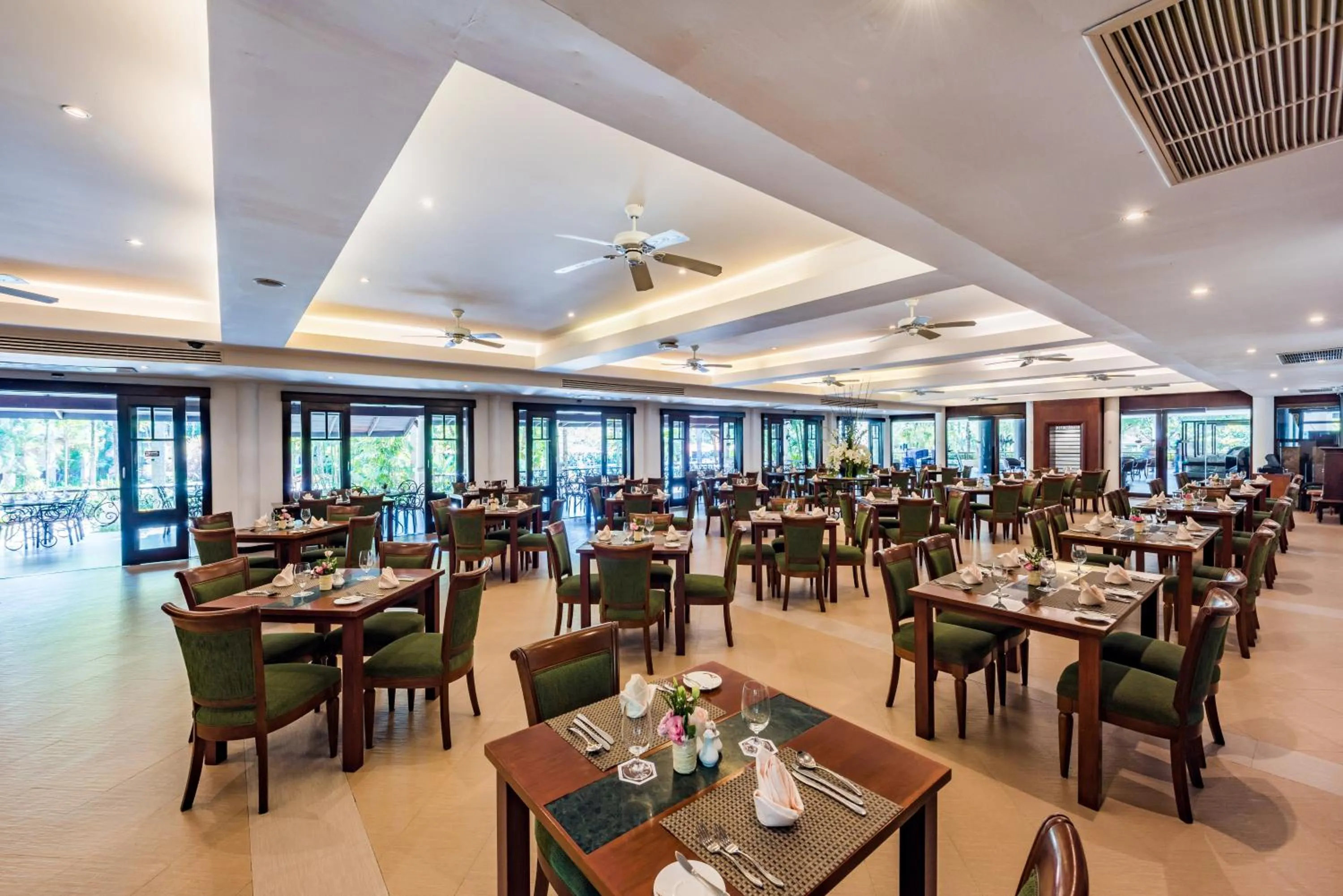Restaurant/Places to Eat in Duangjitt Resort and Spa - SHA Plus
