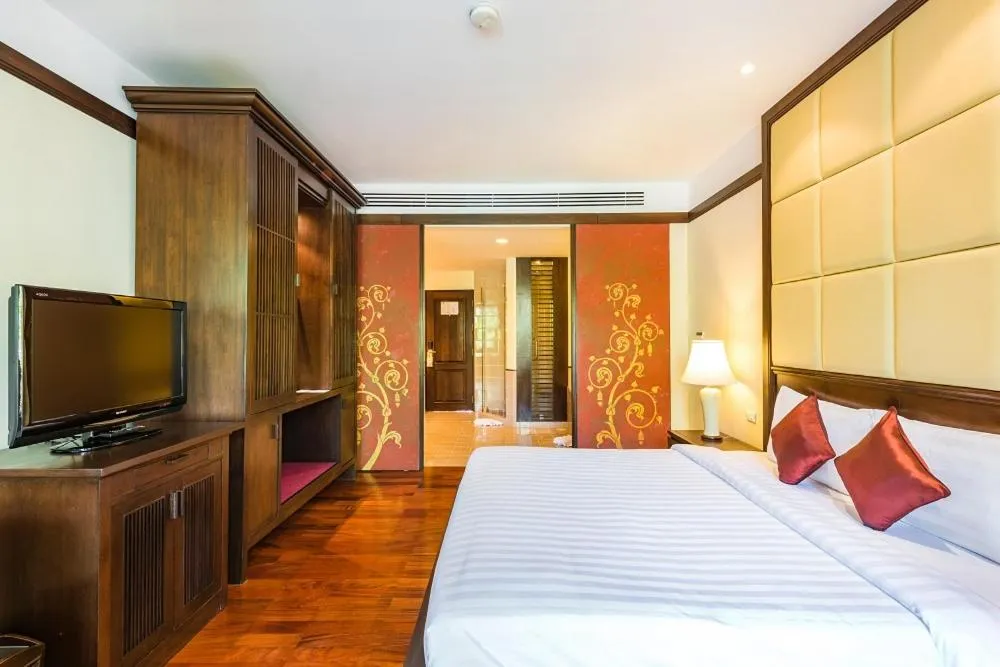 Photo of the whole room, TV/Entertainment Center in Duangjitt Resort and Spa - SHA Plus
