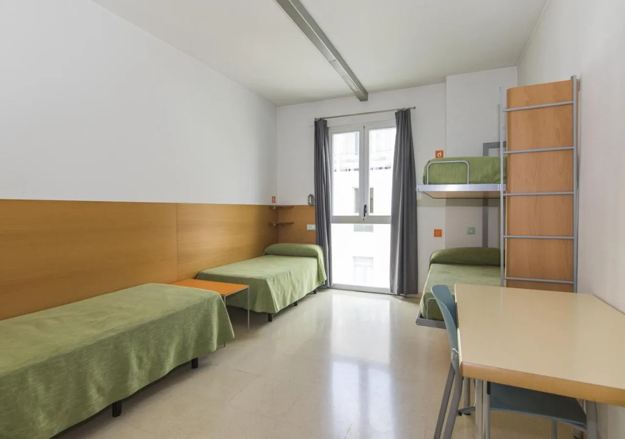 Photo of the whole room, Bed in Albergue Inturjoven Jaen