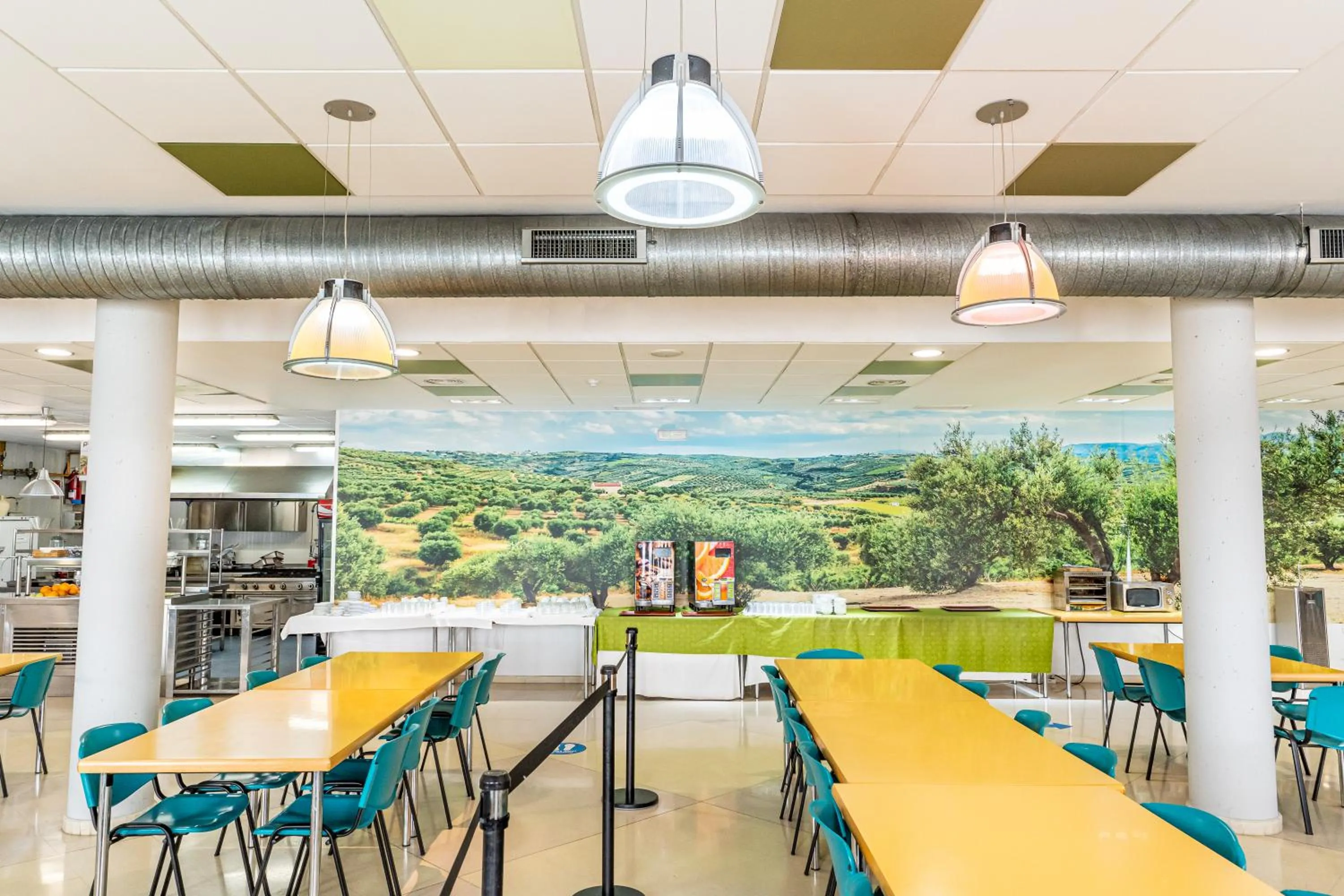 Dining area in Albergue Inturjoven Jaen