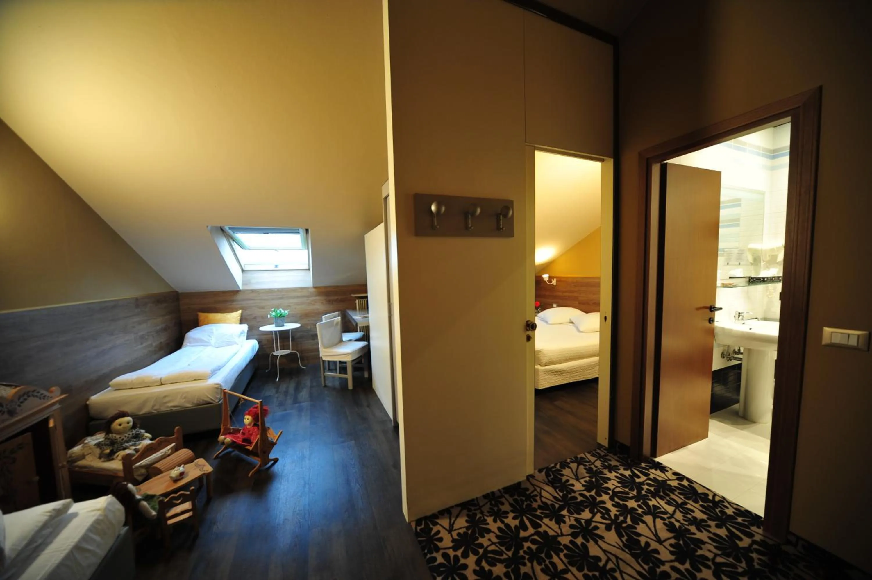 Bathroom, Bed in Hotel Liberty