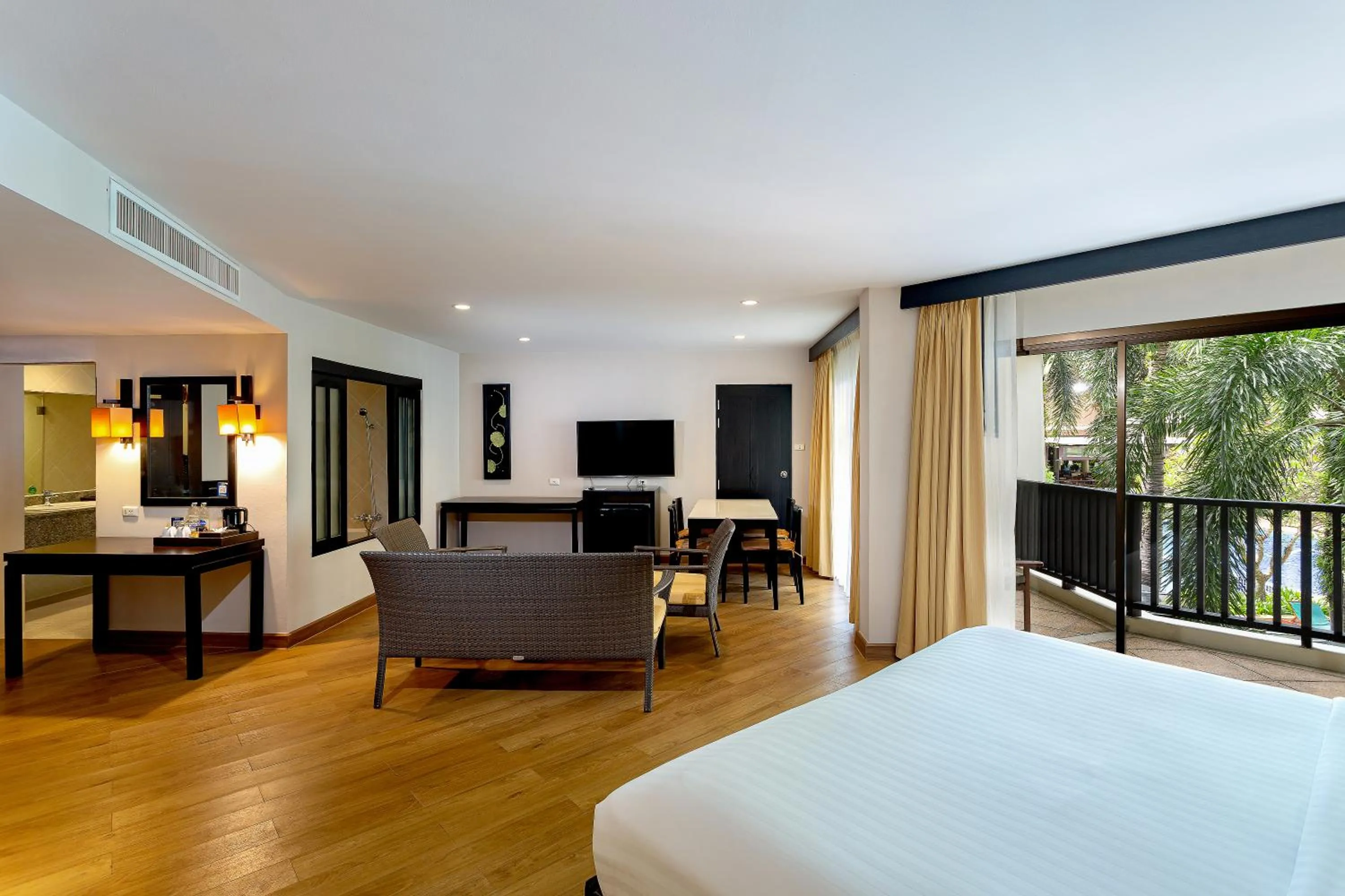 TV and multimedia, Bed in Deevana Patong Resort & Spa
