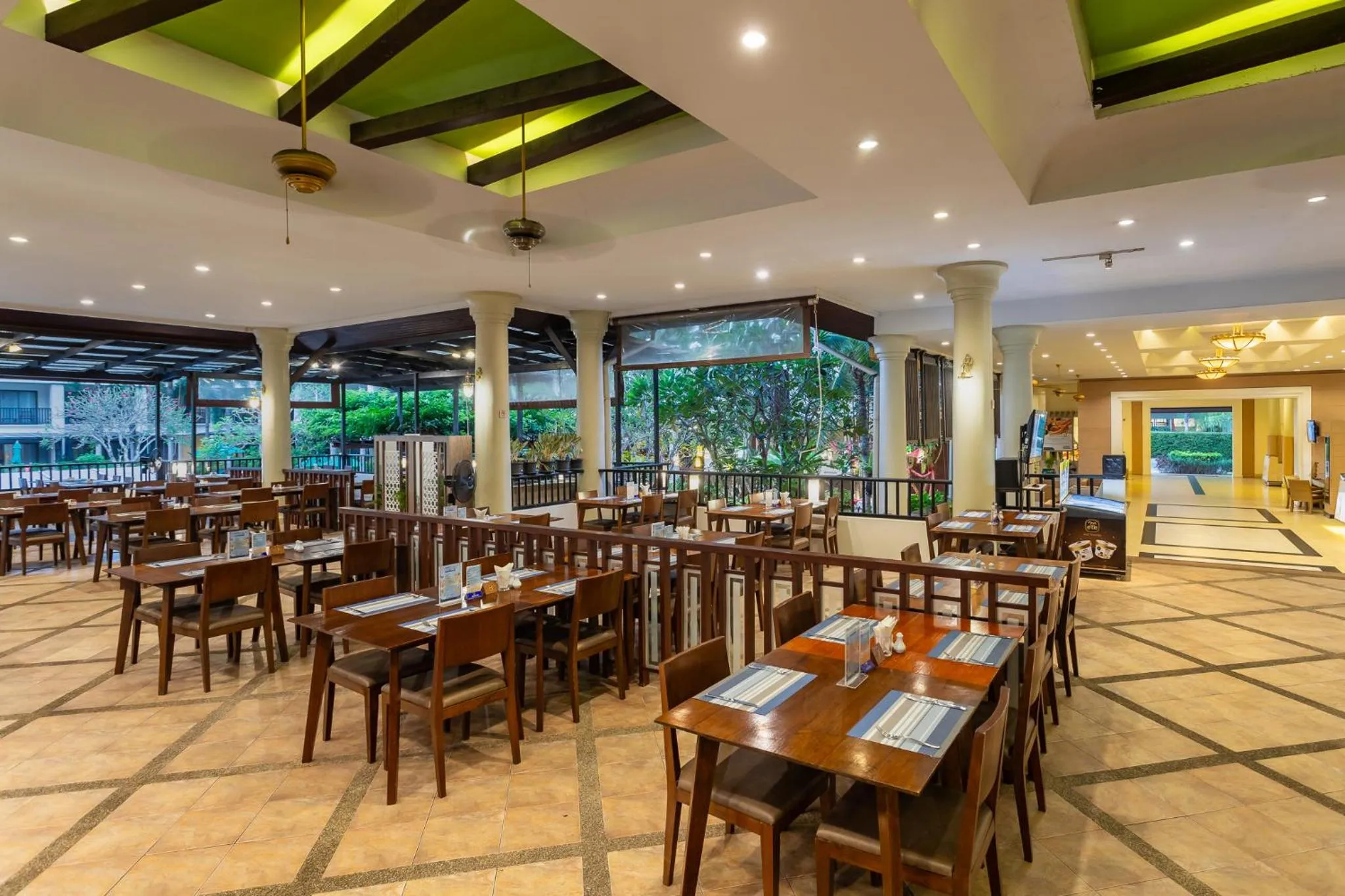 Restaurant/places to eat in Deevana Patong Resort & Spa